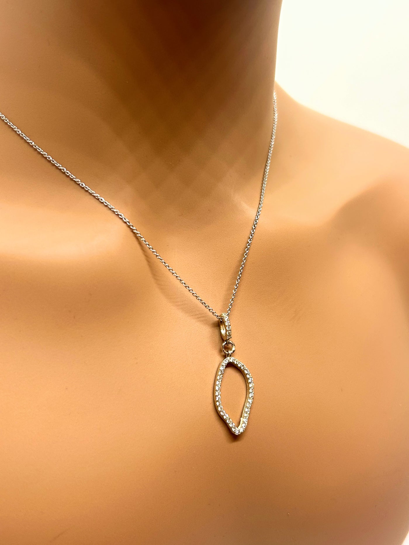 10k Gold Necklace with Natural diamonds