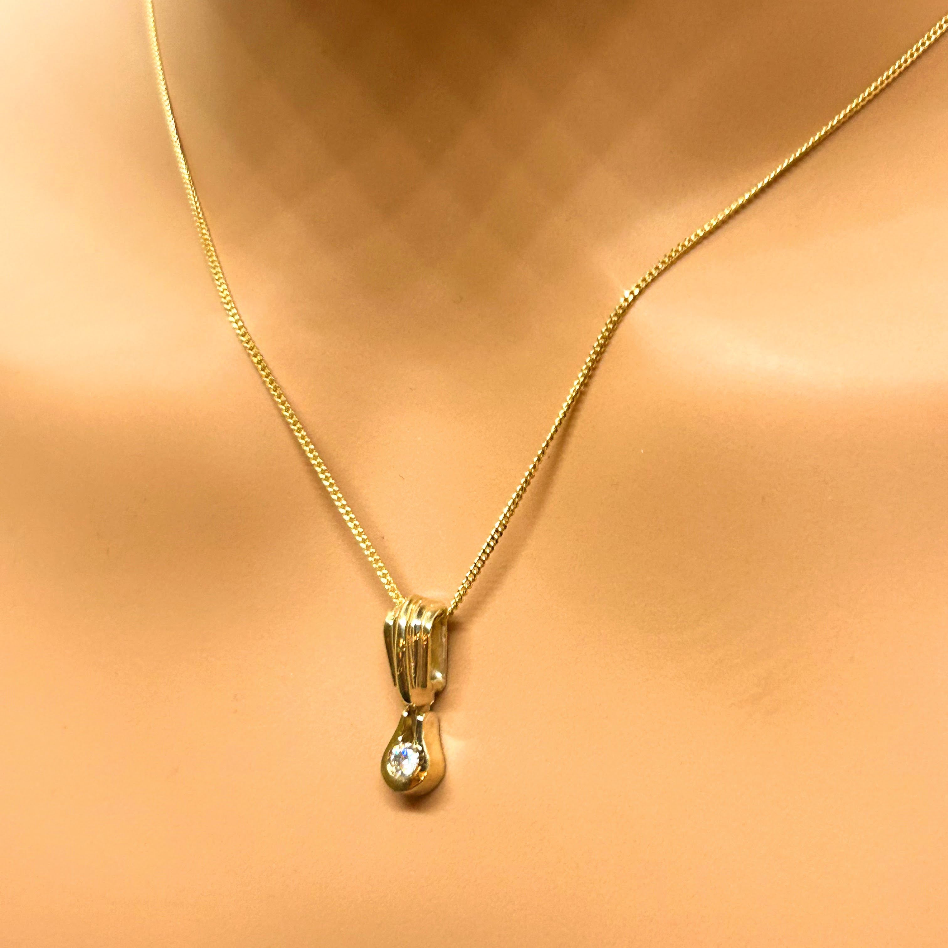 Diamant naturel poire en or 10K