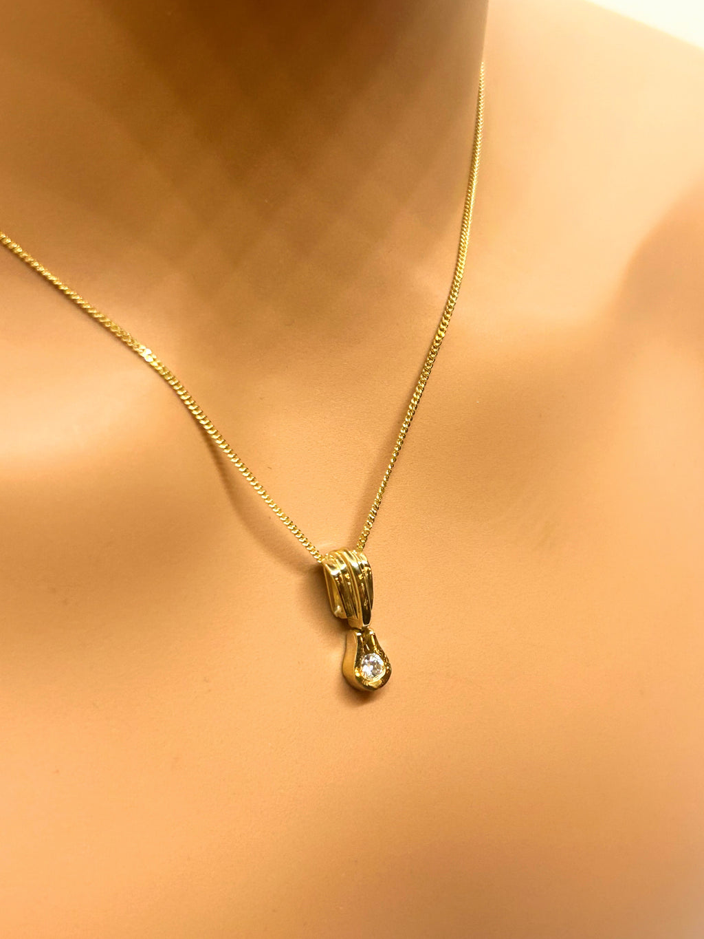 10k Gold Pear shape Natural diamond
