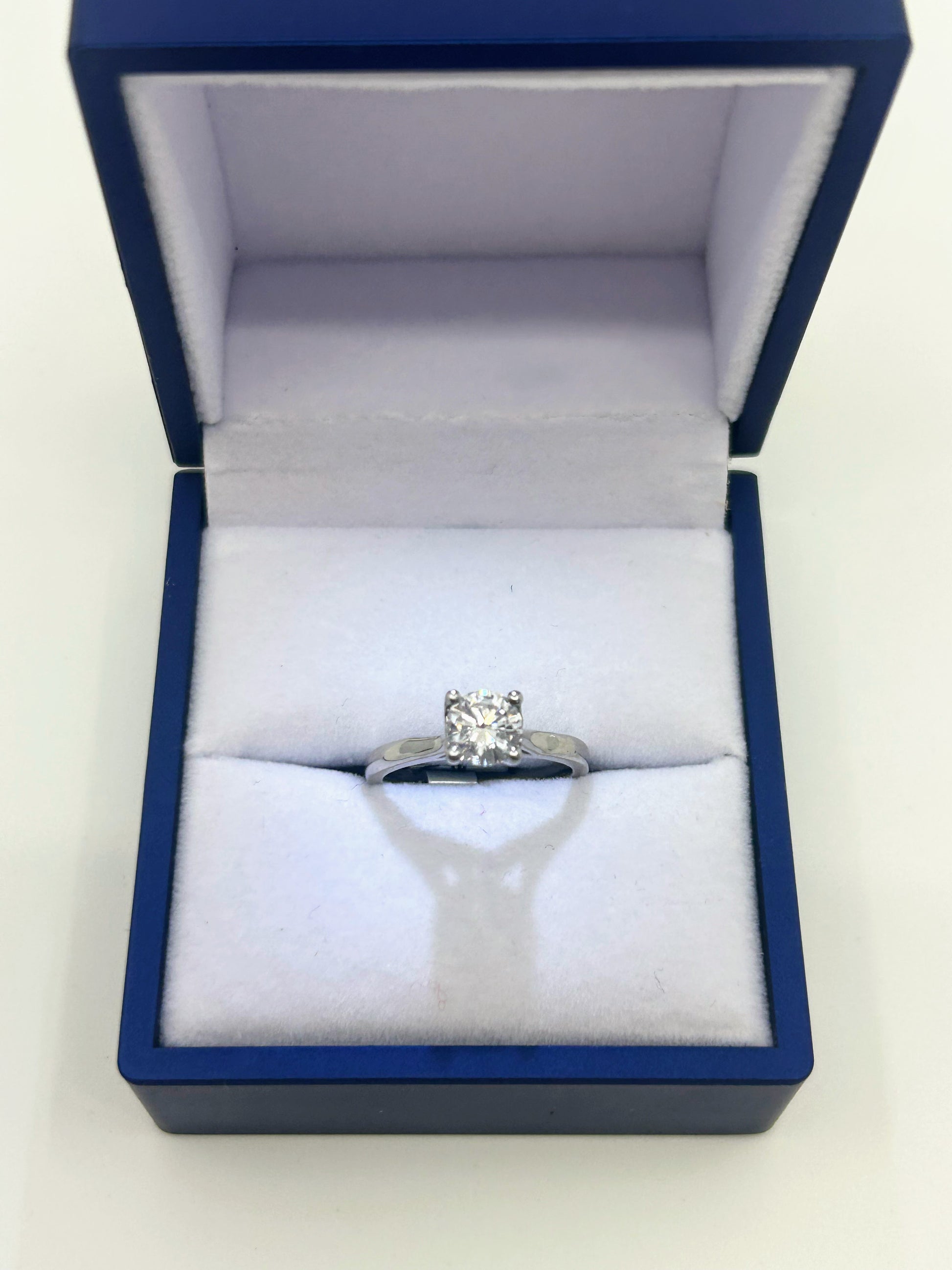 18k White Gold Solitaire Engagement Ring with 1.05ct center diamond