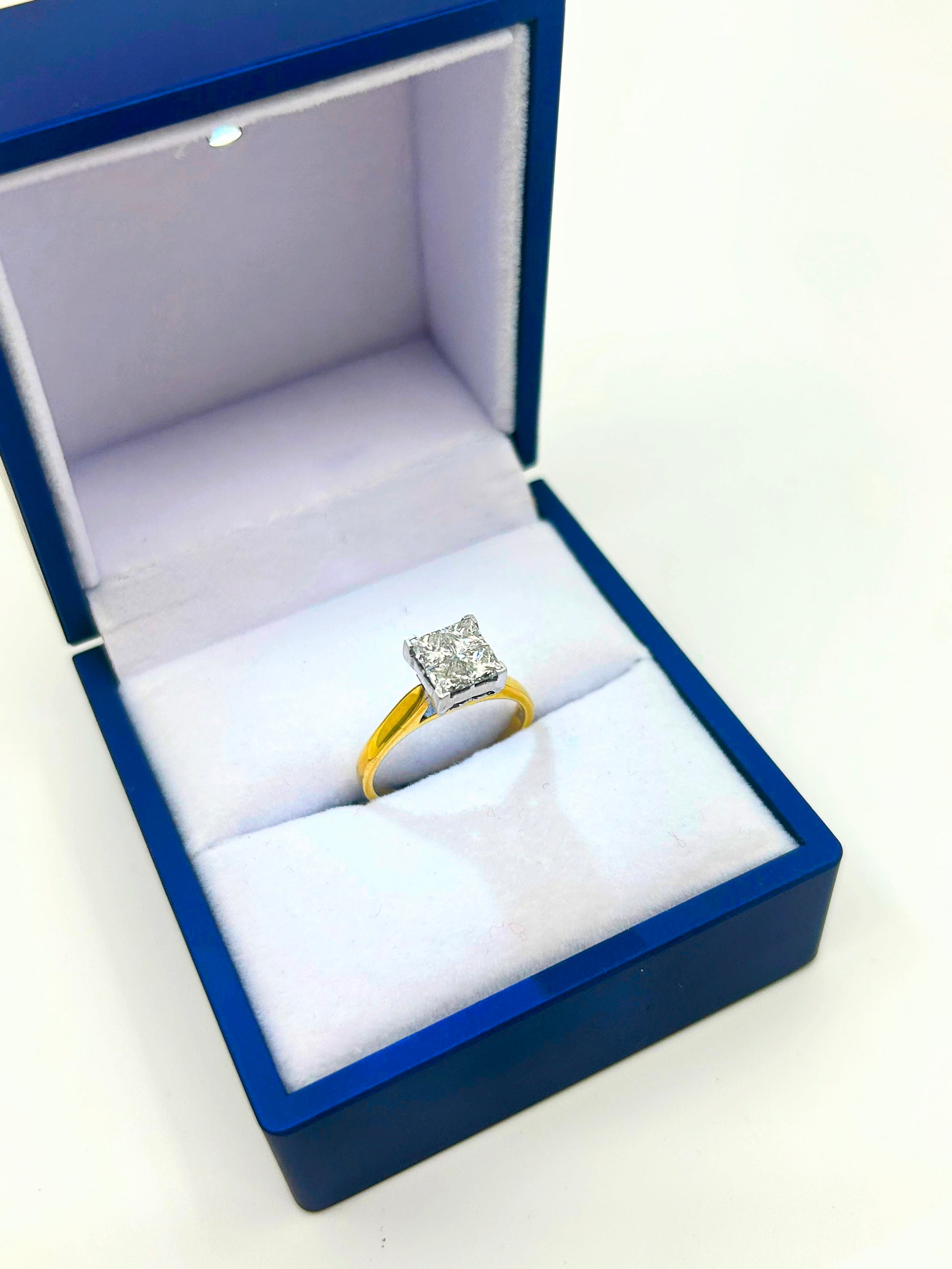 18k Gold Engagement Ring with 1ct VS1 clarity princess cut diamonds