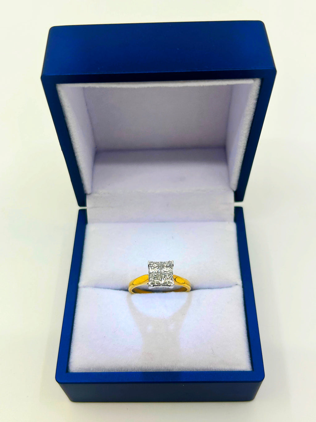 18k Gold Engagement Ring with 1ct VS1 clarity princess cut diamonds