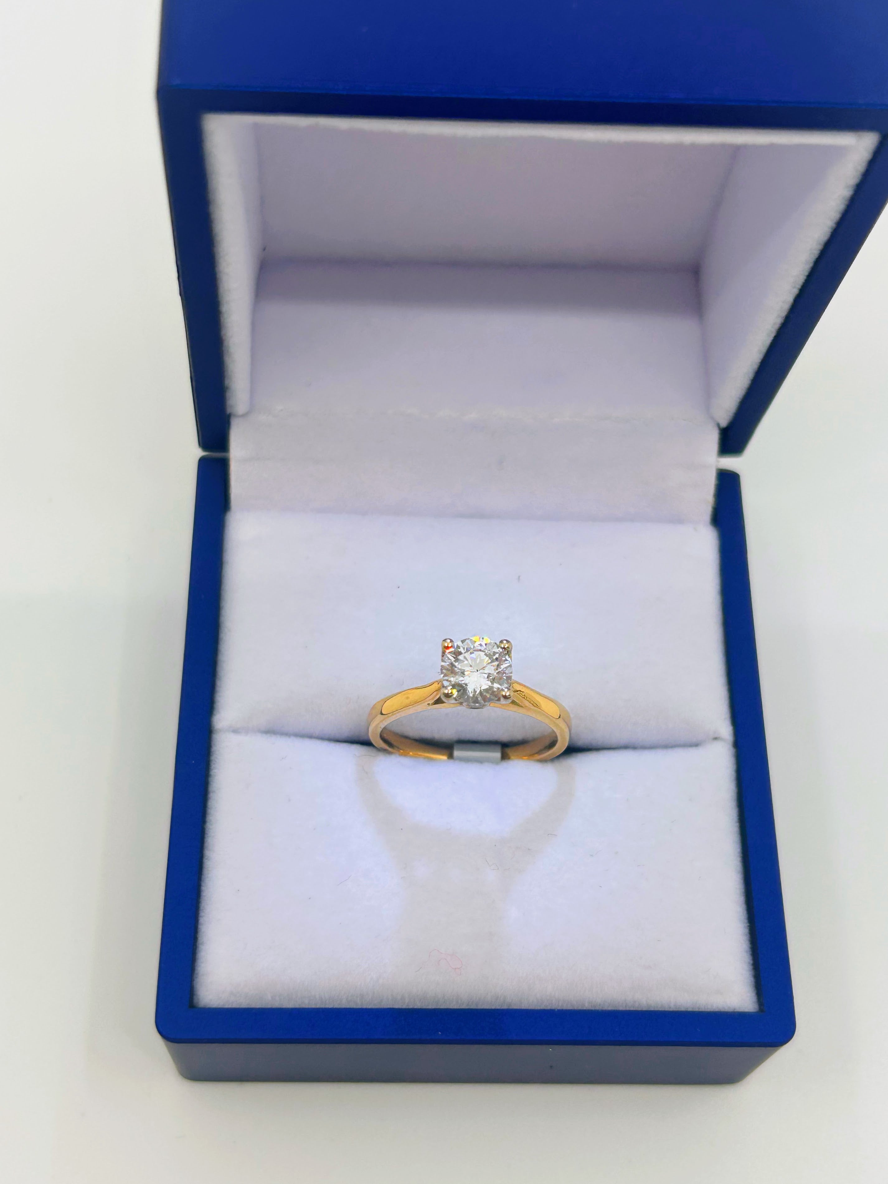 18k Gold Solitaire Engagement Ring with 1ct Natural diamond