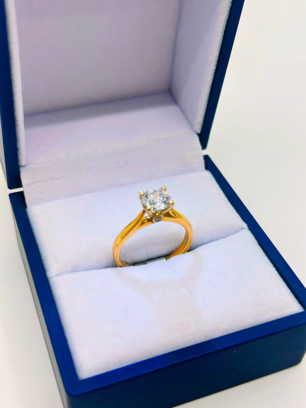 18k Gold Solitaire Engagement Ring with 1ct Natural diamond