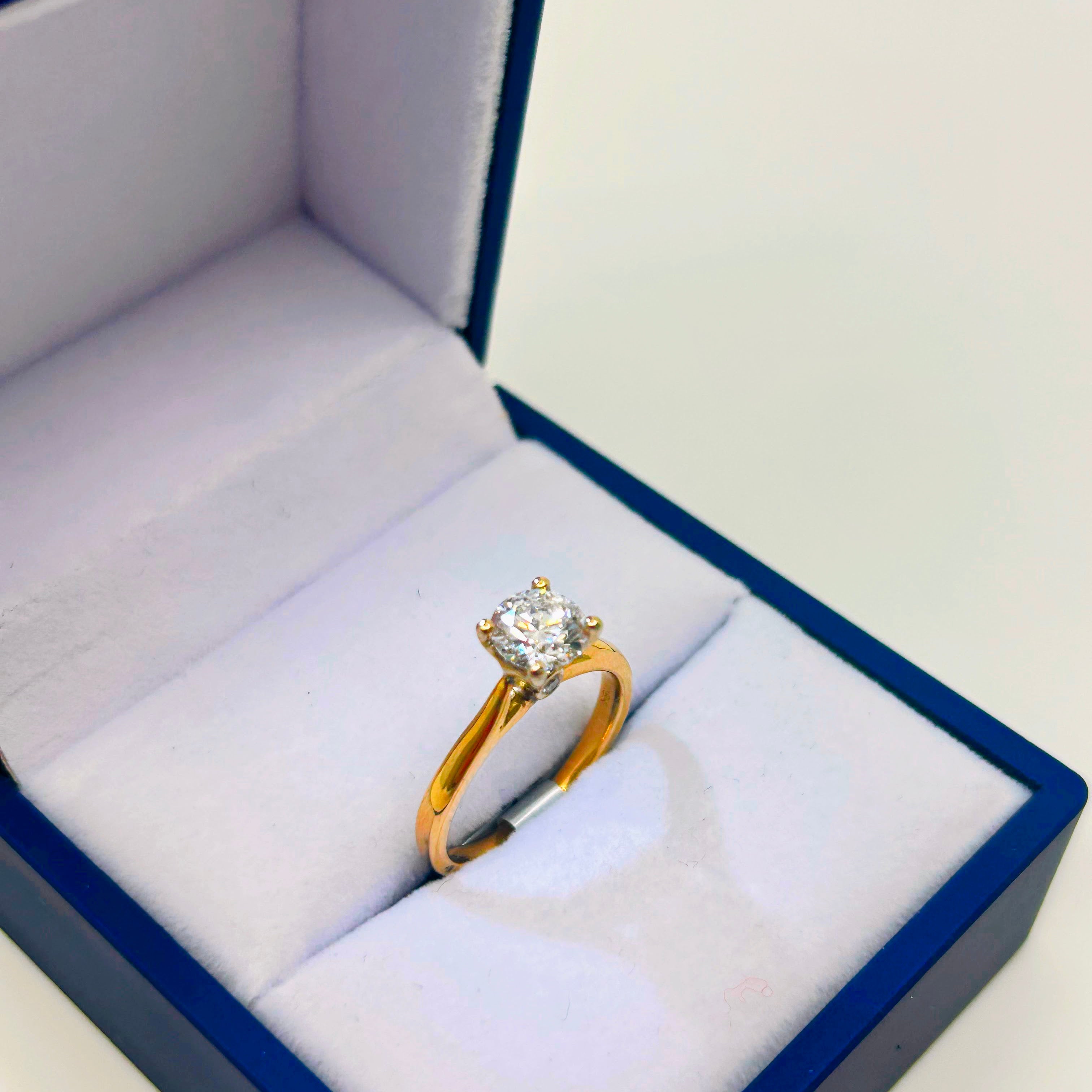 18k Gold Solitaire Engagement Ring with 1ct Natural diamond