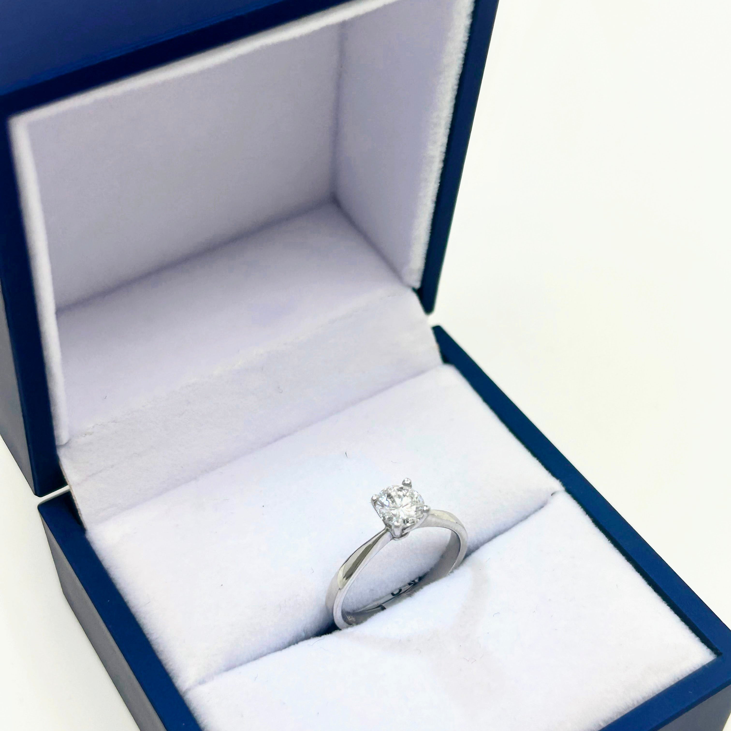 Bague de fiançailles en or blanc 14 carats avec diamant naturel de 0,55 ct