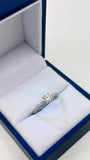 Bague de fiançailles en or blanc 18 carats micro-sertie de diamants ronds totalisant 1,20 carat