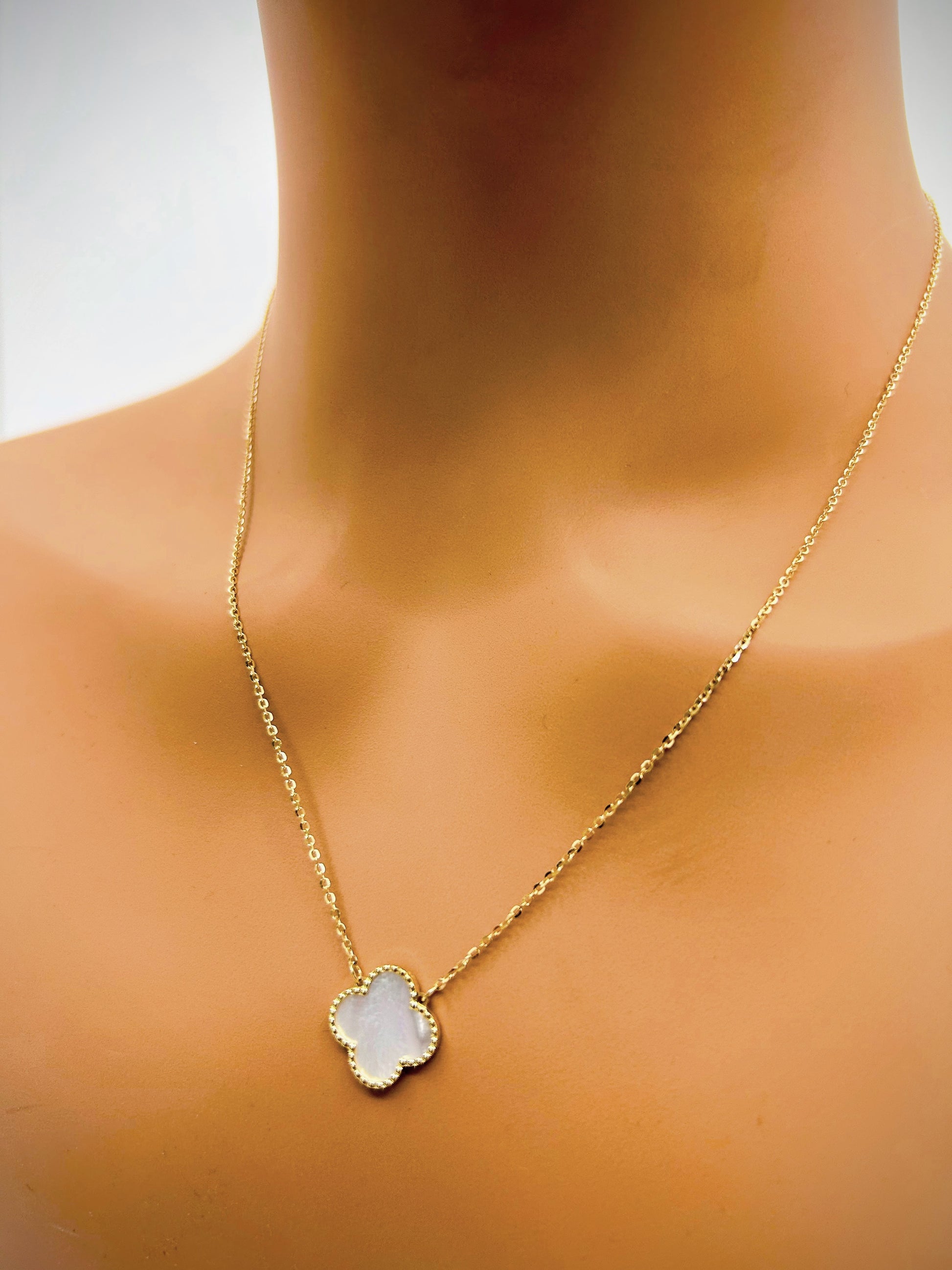 Mother of Pearl Clover Leaf Necklace
