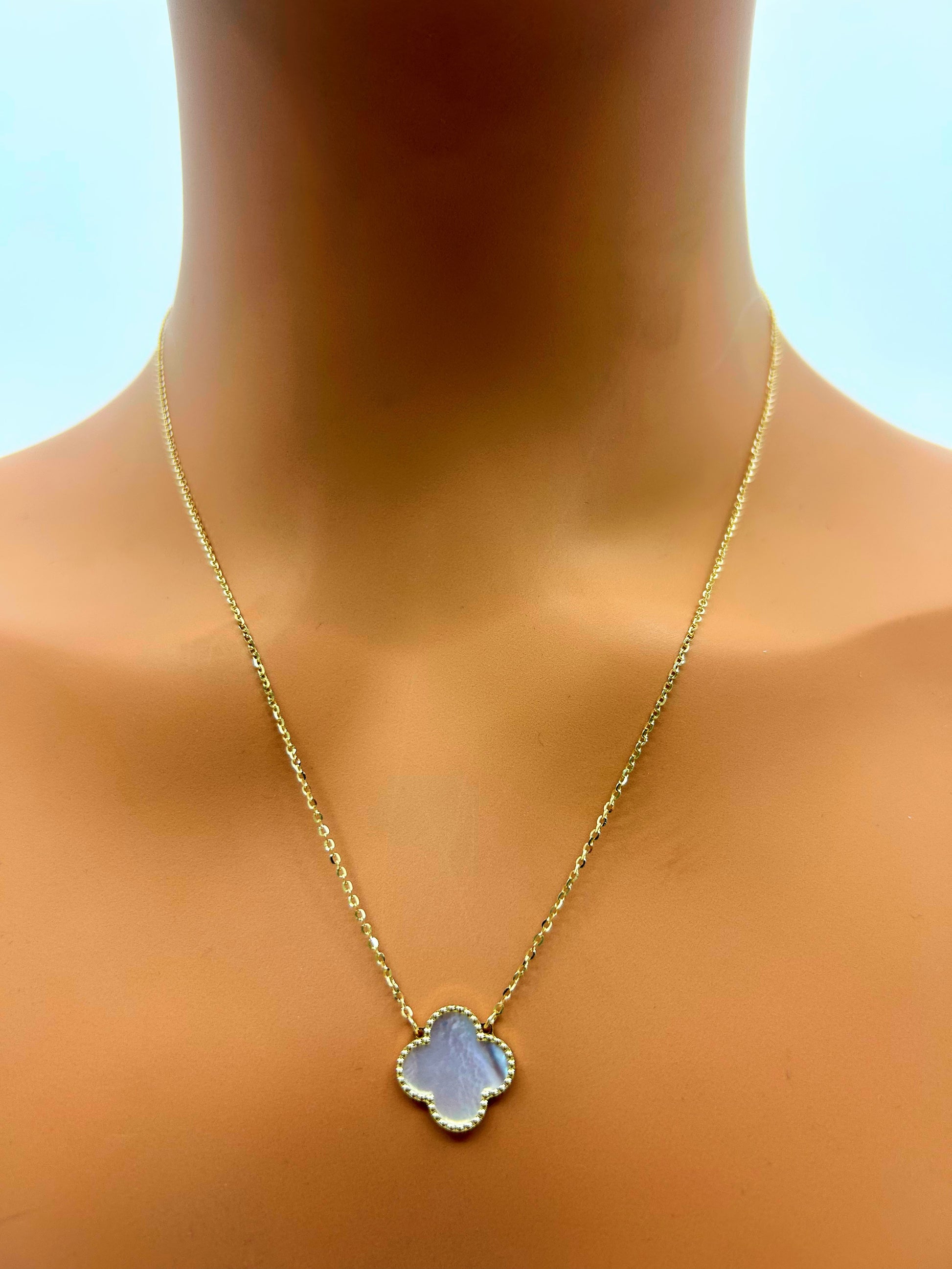 Mother of Pearl Clover Leaf Necklace