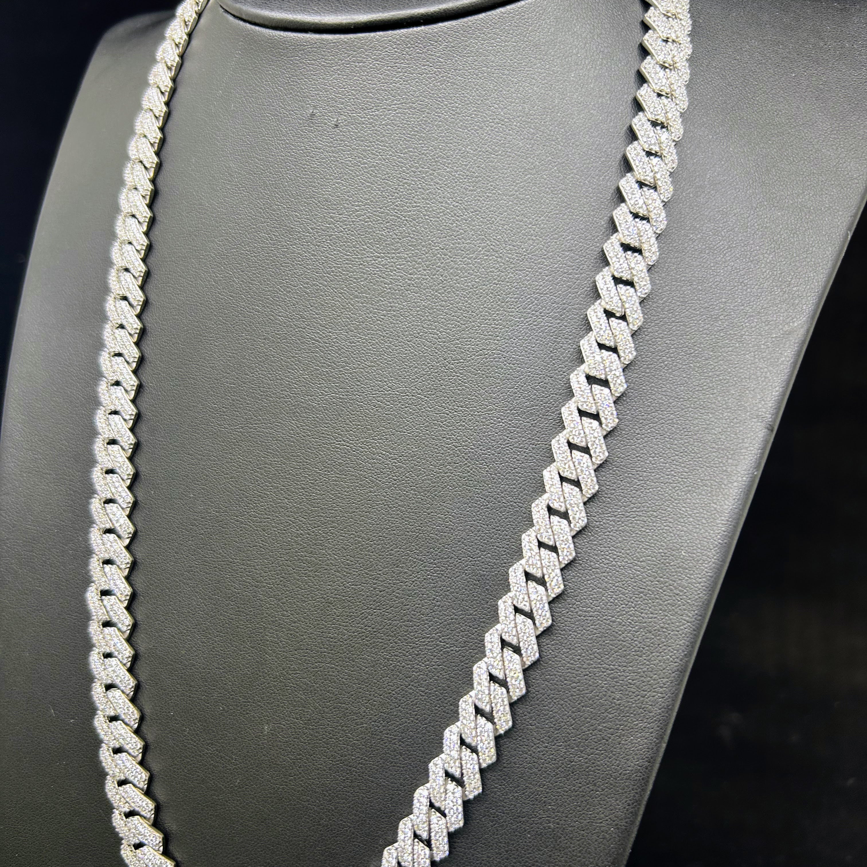 Chaîne cubaine en argent de 10 mm avec pierres de zircone cubique glacées 925