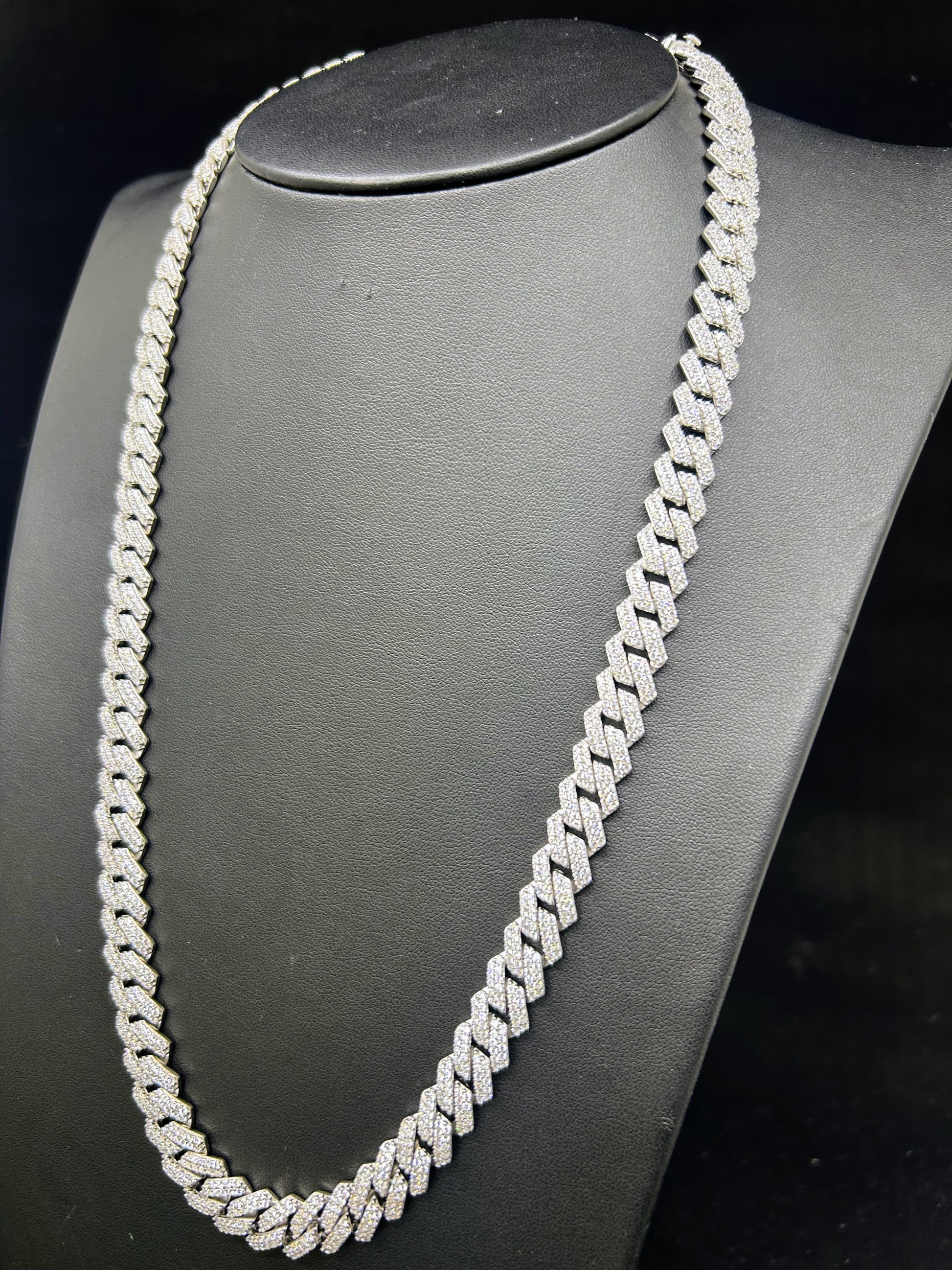 Chaîne cubaine en argent de 10 mm avec pierres de zircone cubique glacées 925