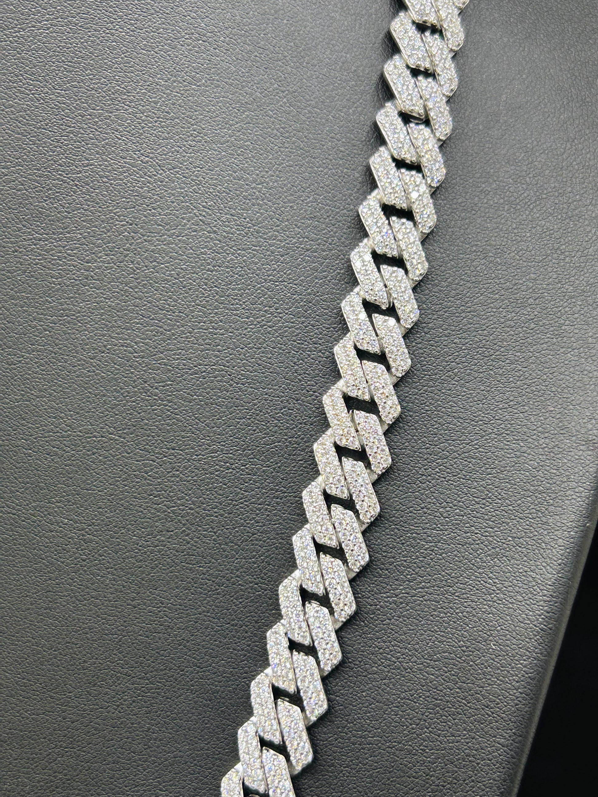 Chaîne cubaine en argent de 10 mm avec pierres de zircone cubique glacées 925