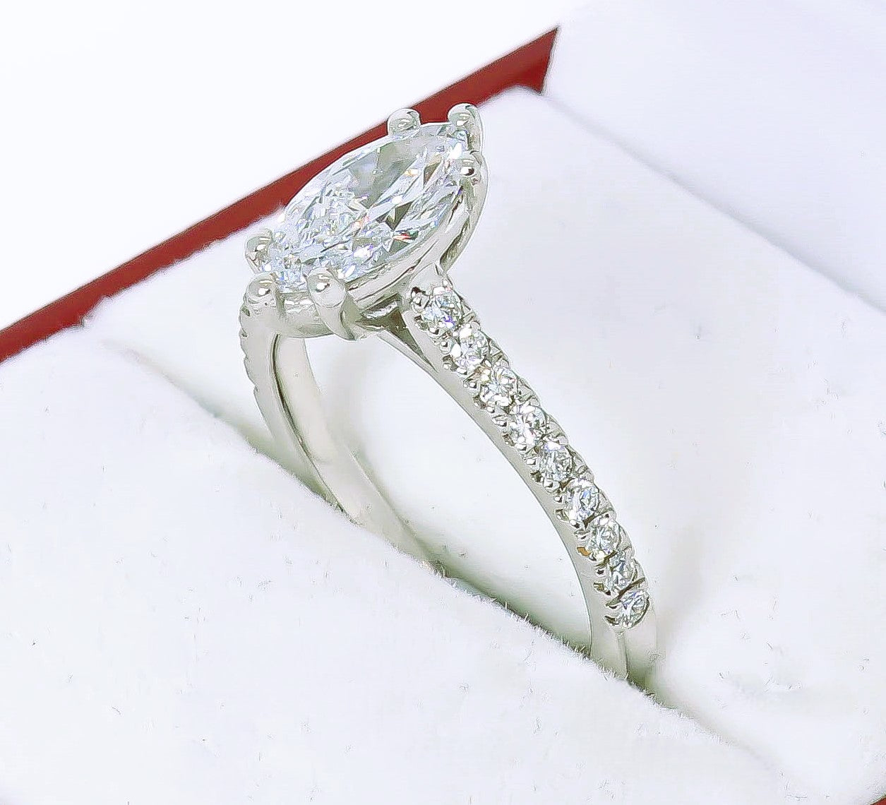 Bague de fiançailles solitaire en or blanc 18 carats avec diamant de laboratoire taille marquise de 1 carat