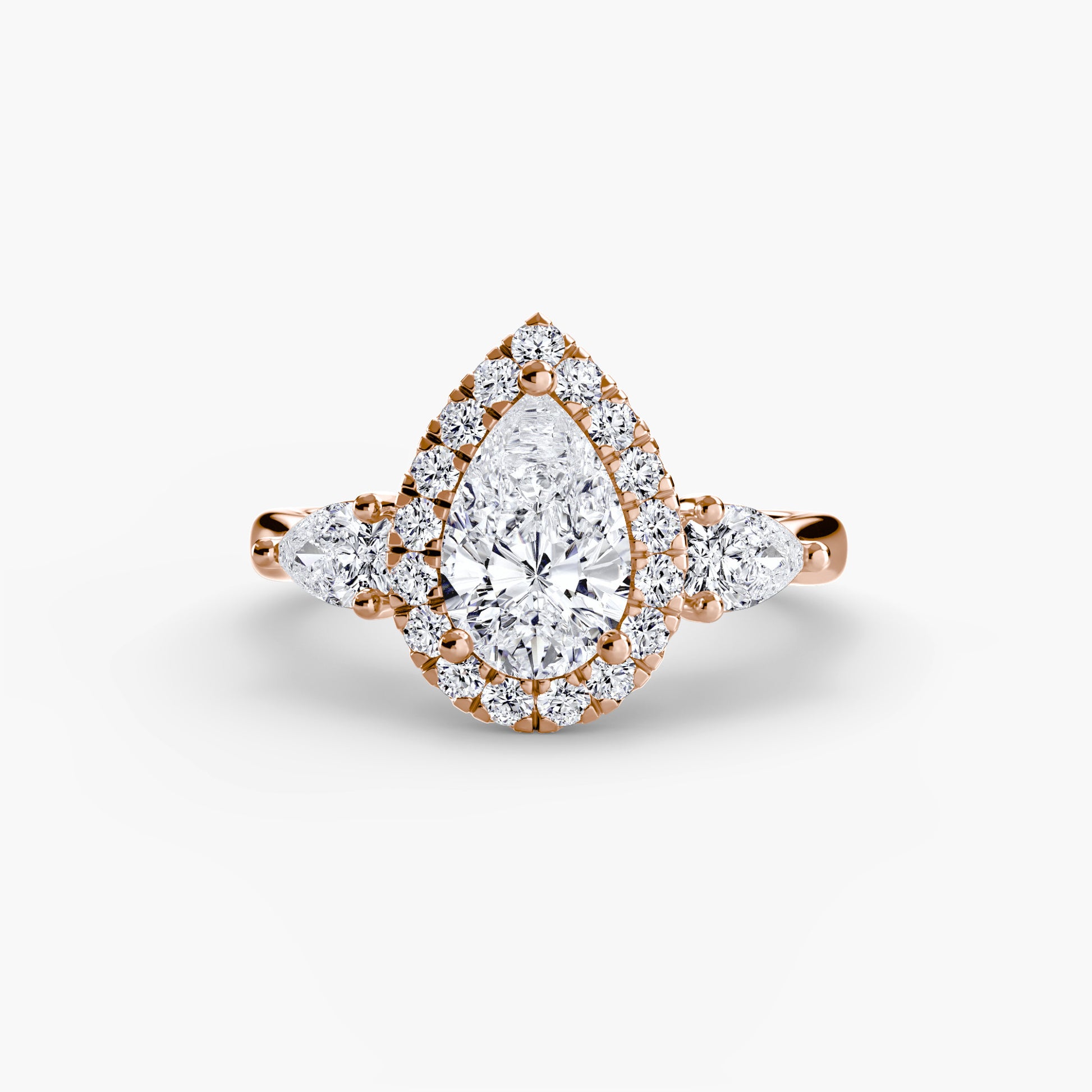 Bague trois pierres avec halo