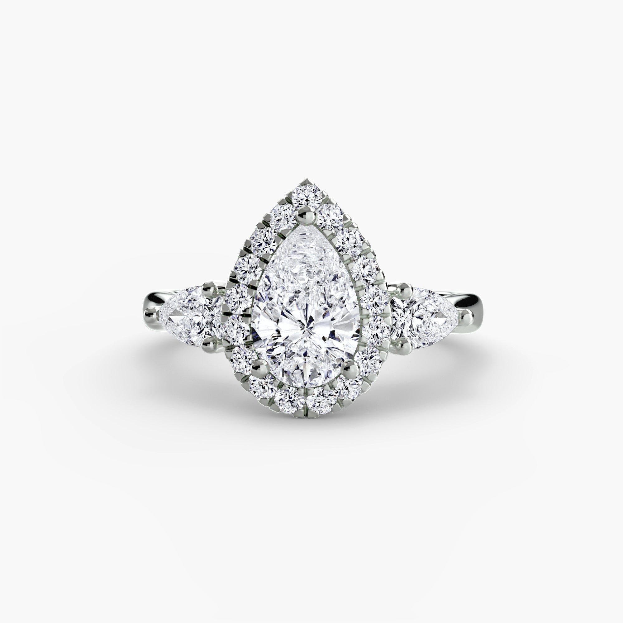 Bague trois pierres avec halo