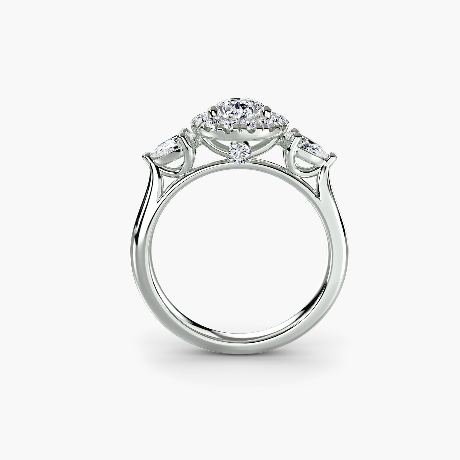 Bague trois pierres avec halo