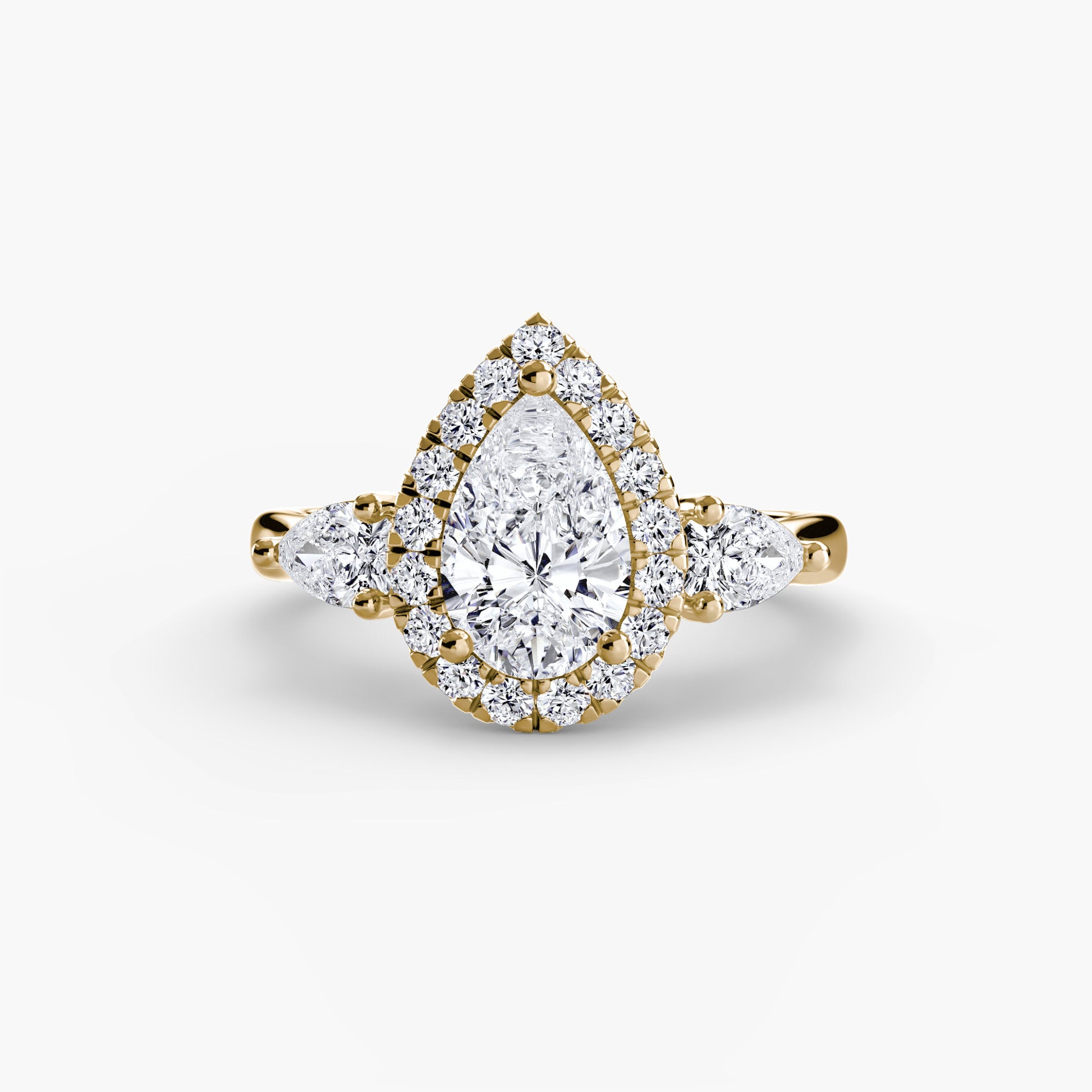 Bague trois pierres avec halo