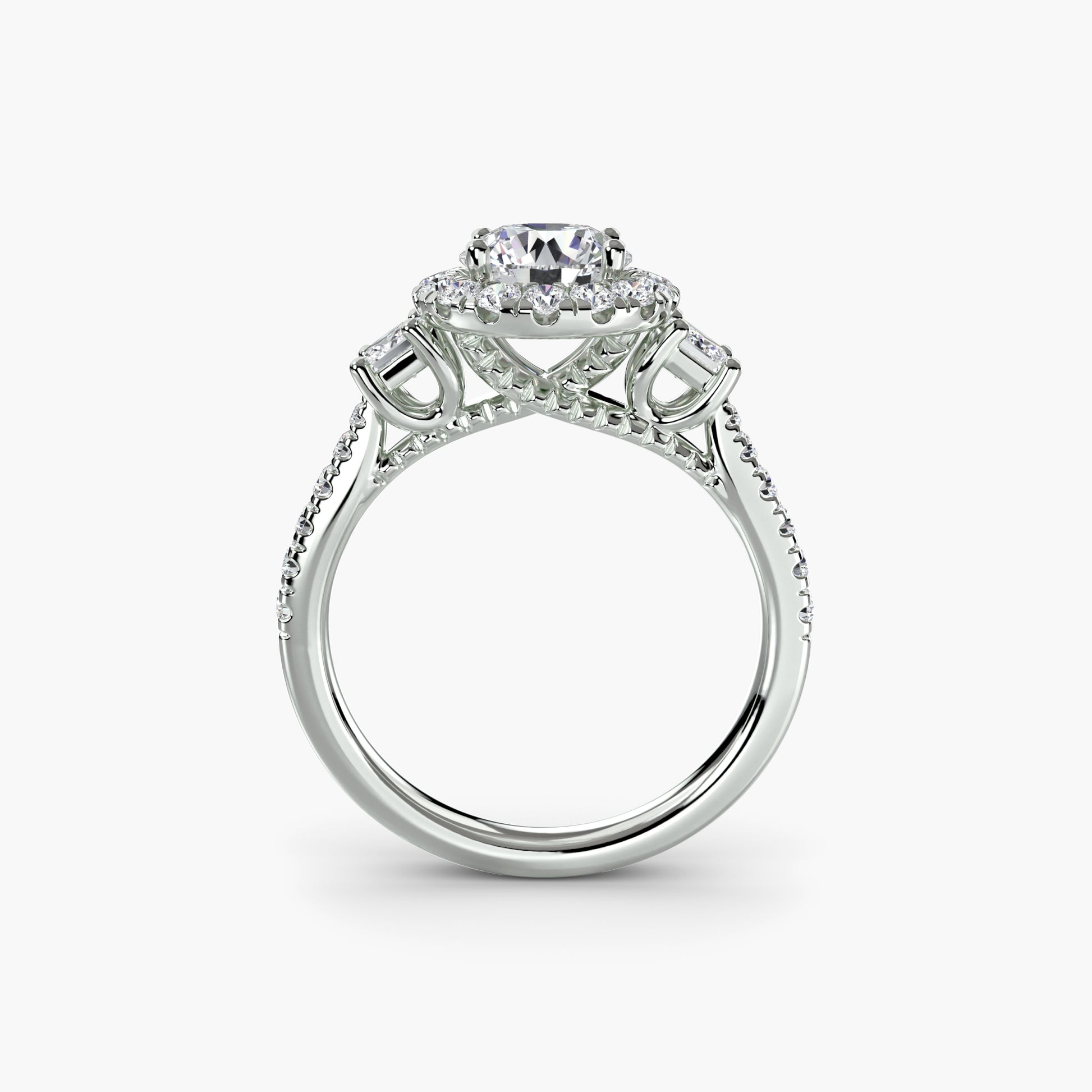 Bague trois pierres avec halo 2