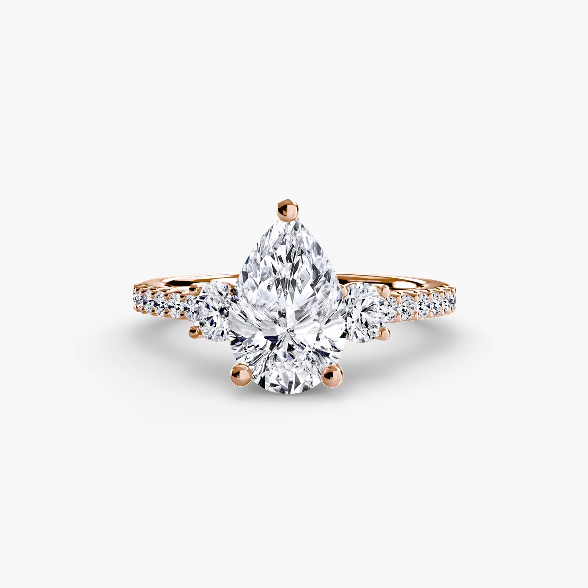 Bague trois pierres avec corps de bague pavé 5