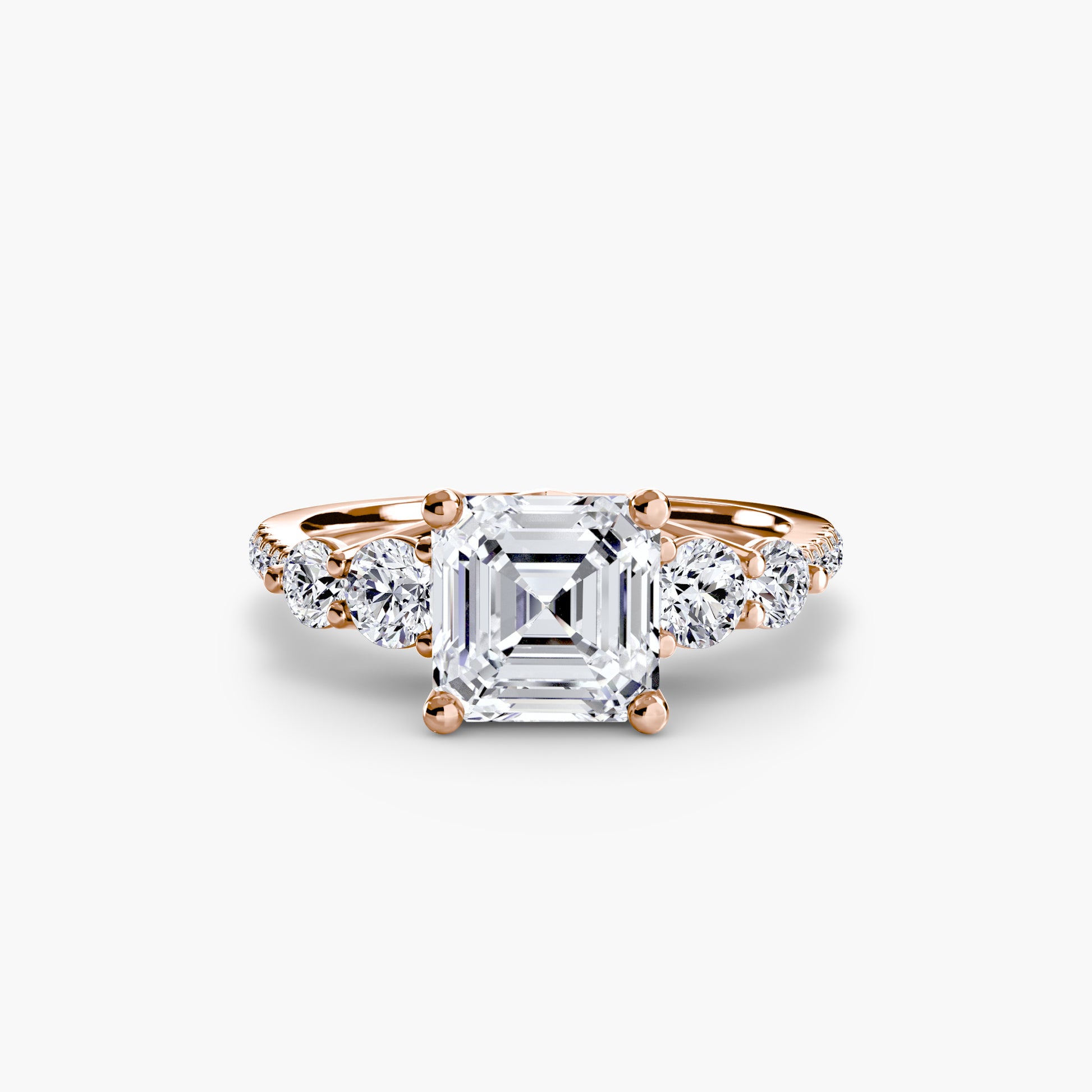 Bague cinq pierres avec anneau pavé