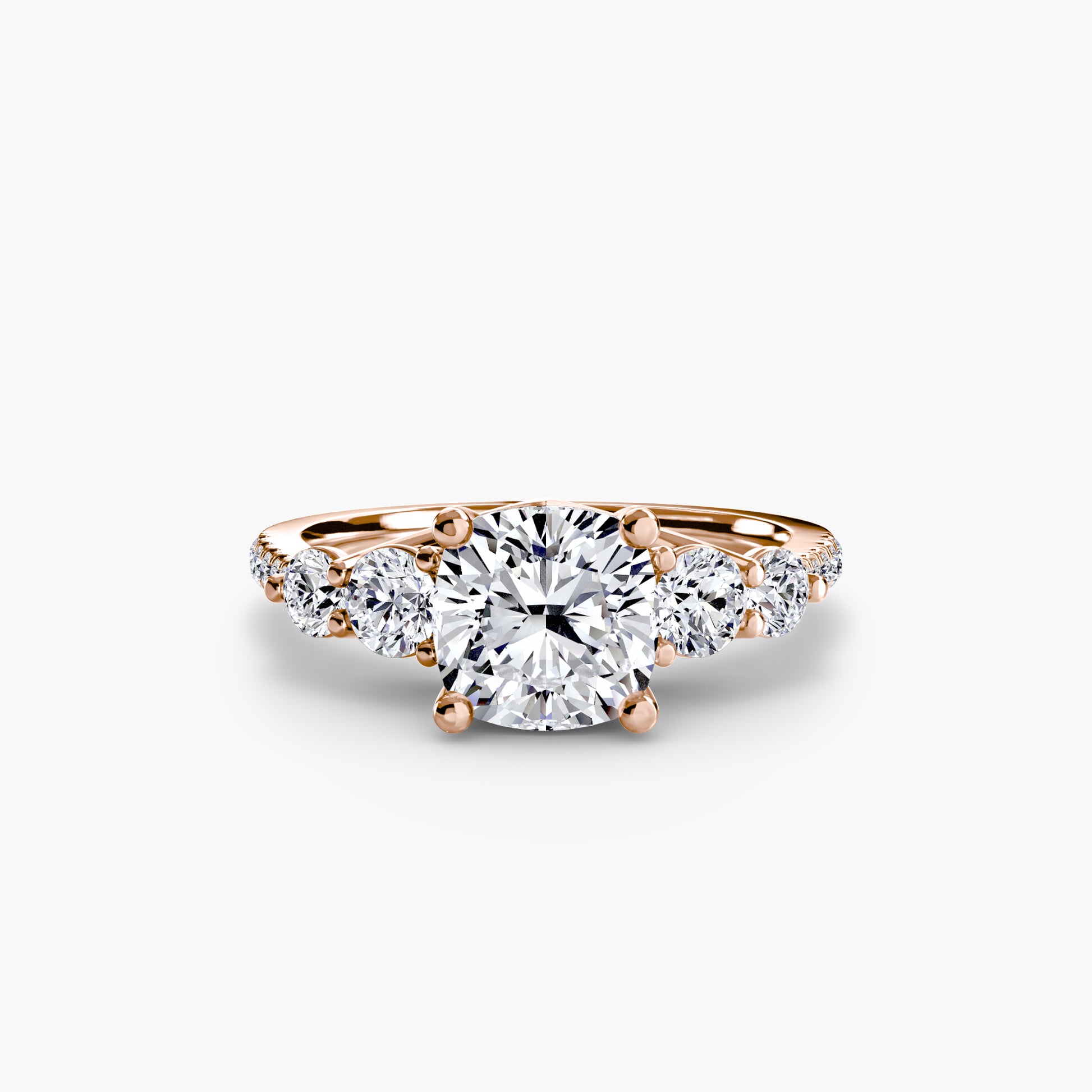 Bague cinq pierres avec anneau pavé