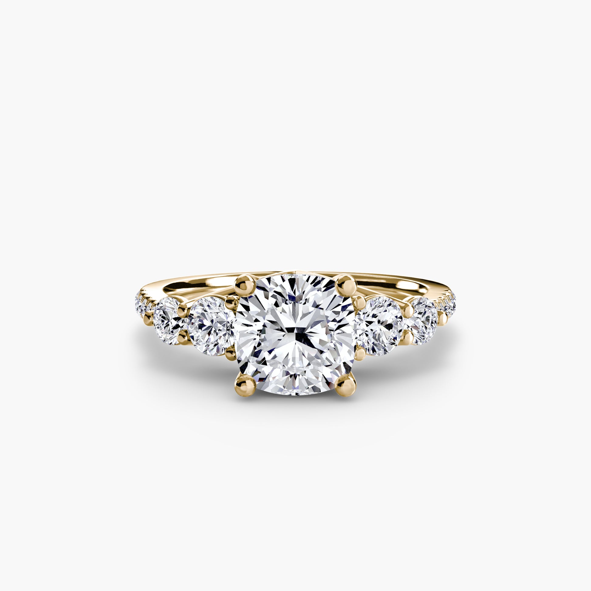 Bague cinq pierres avec anneau pavé