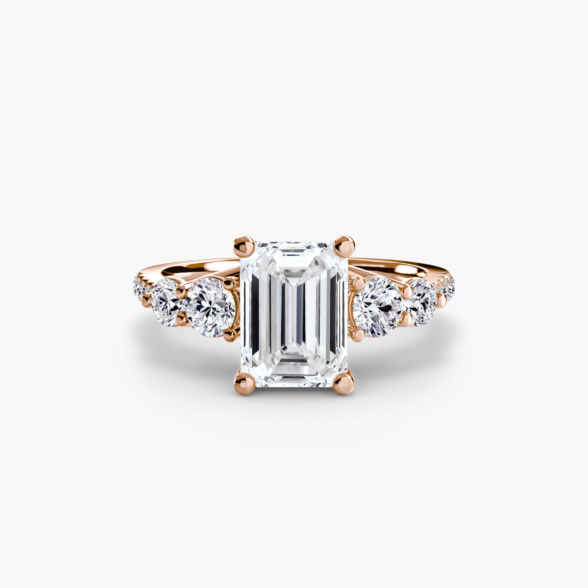 Bague cinq pierres avec anneau pavé