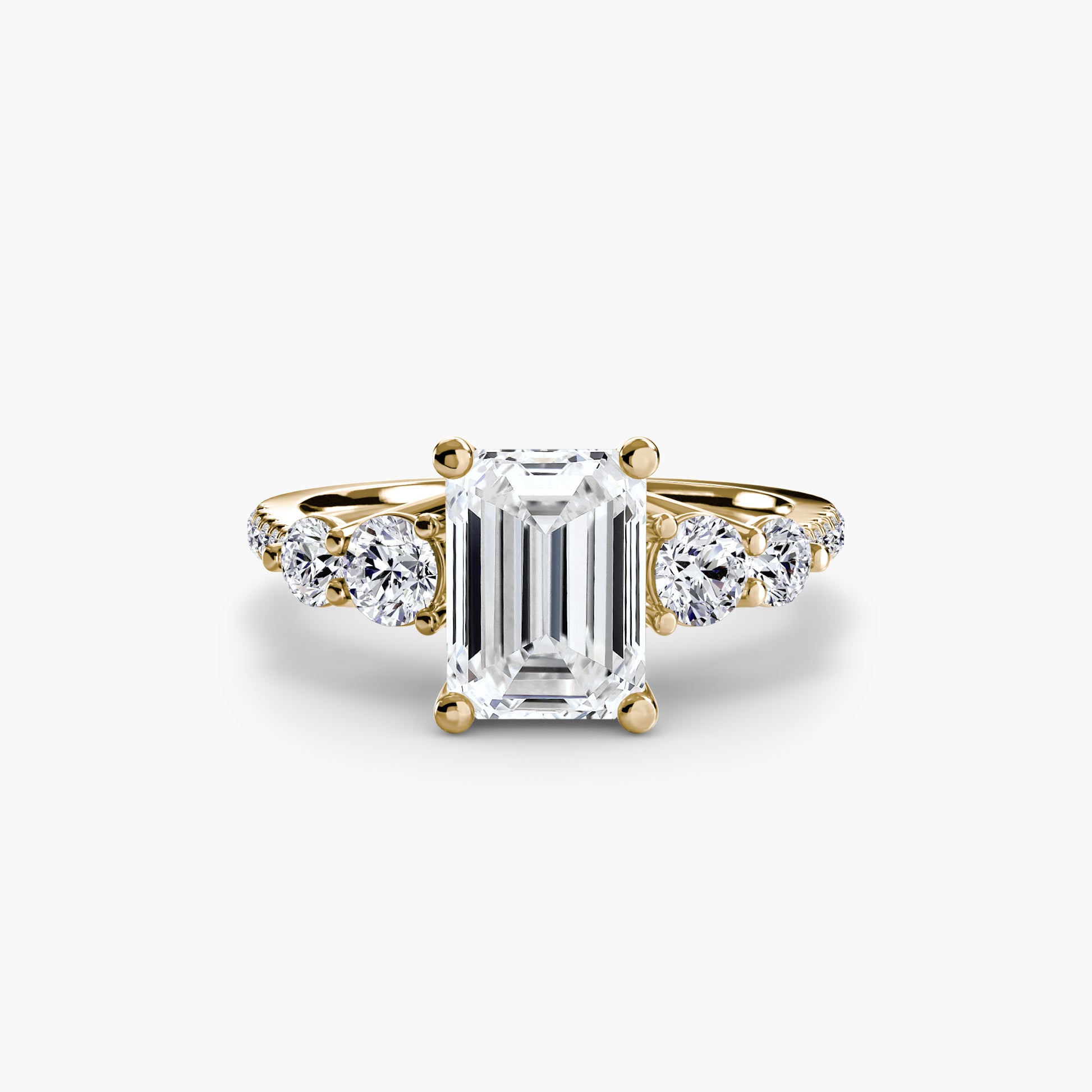 Bague cinq pierres avec anneau pavé