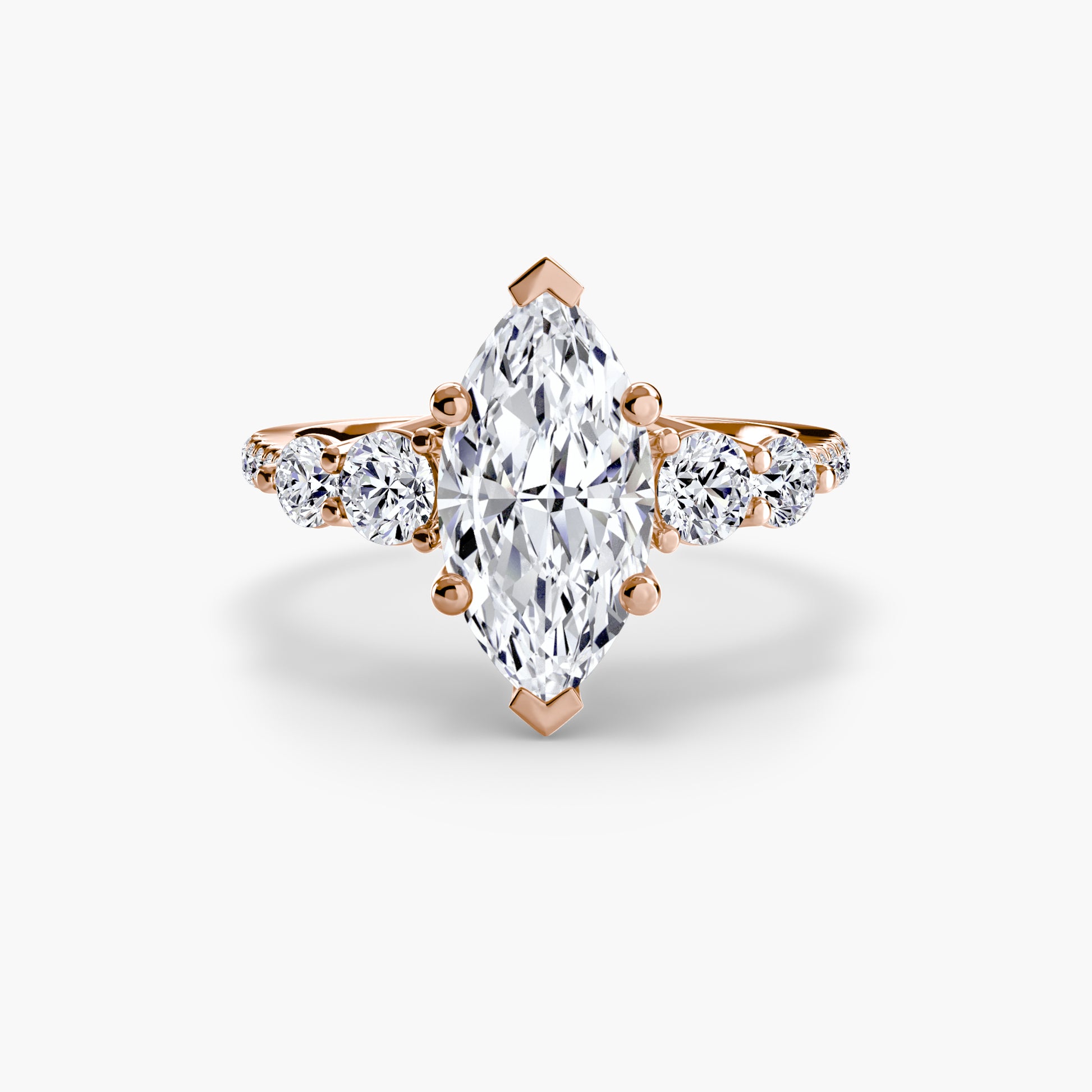Bague cinq pierres avec anneau pavé