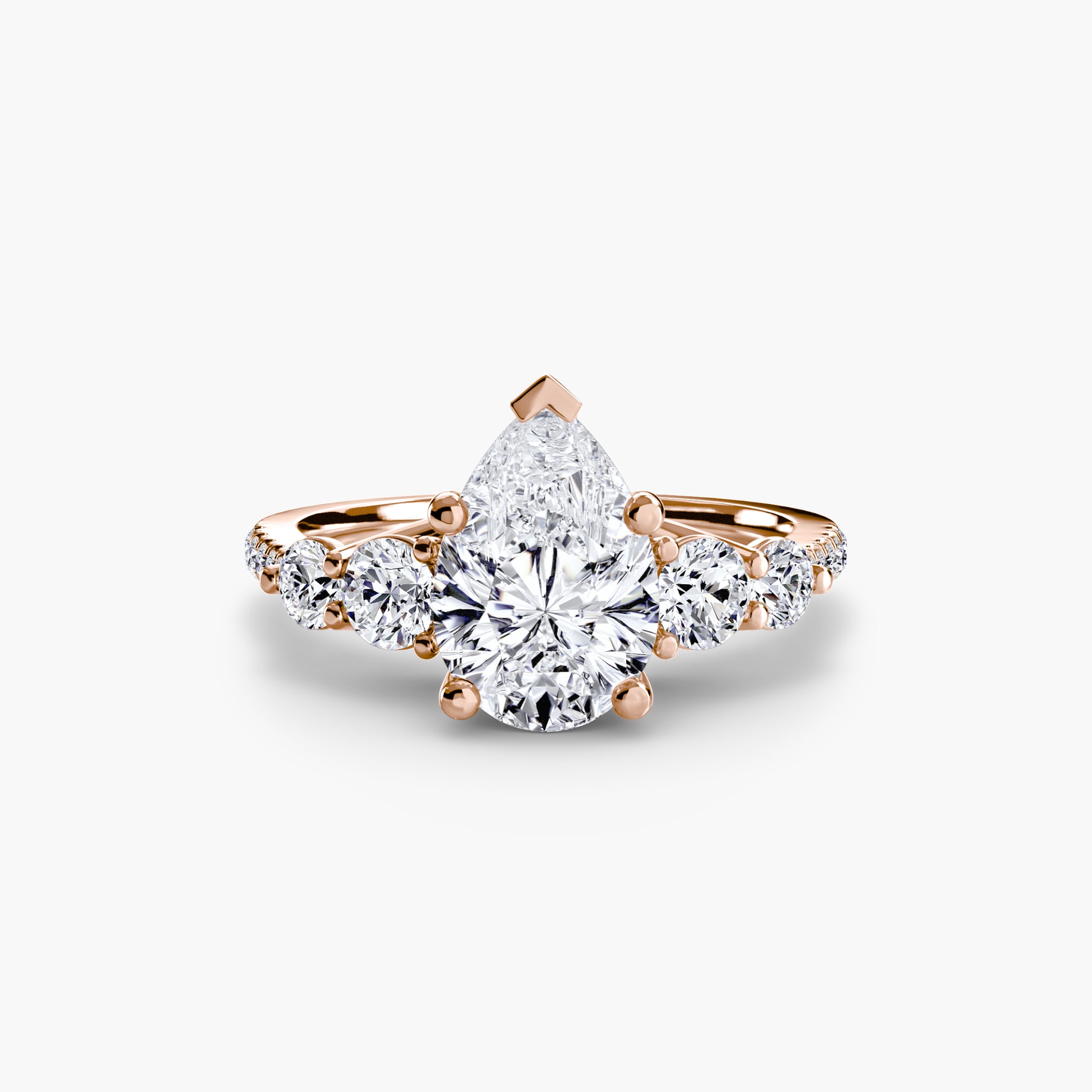Bague cinq pierres avec anneau pavé