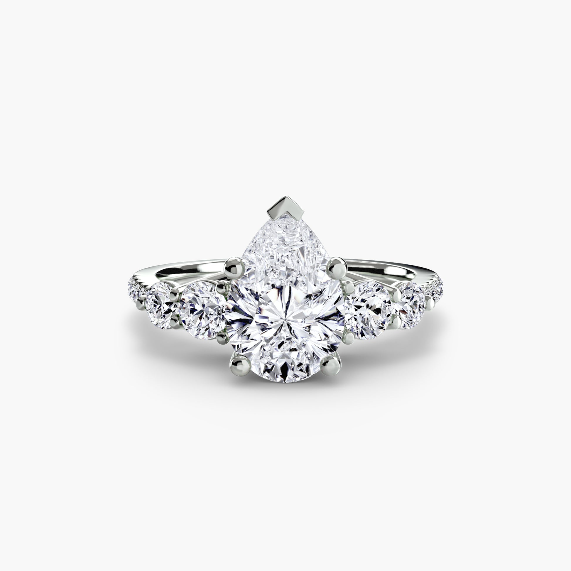 Bague cinq pierres avec anneau pavé
