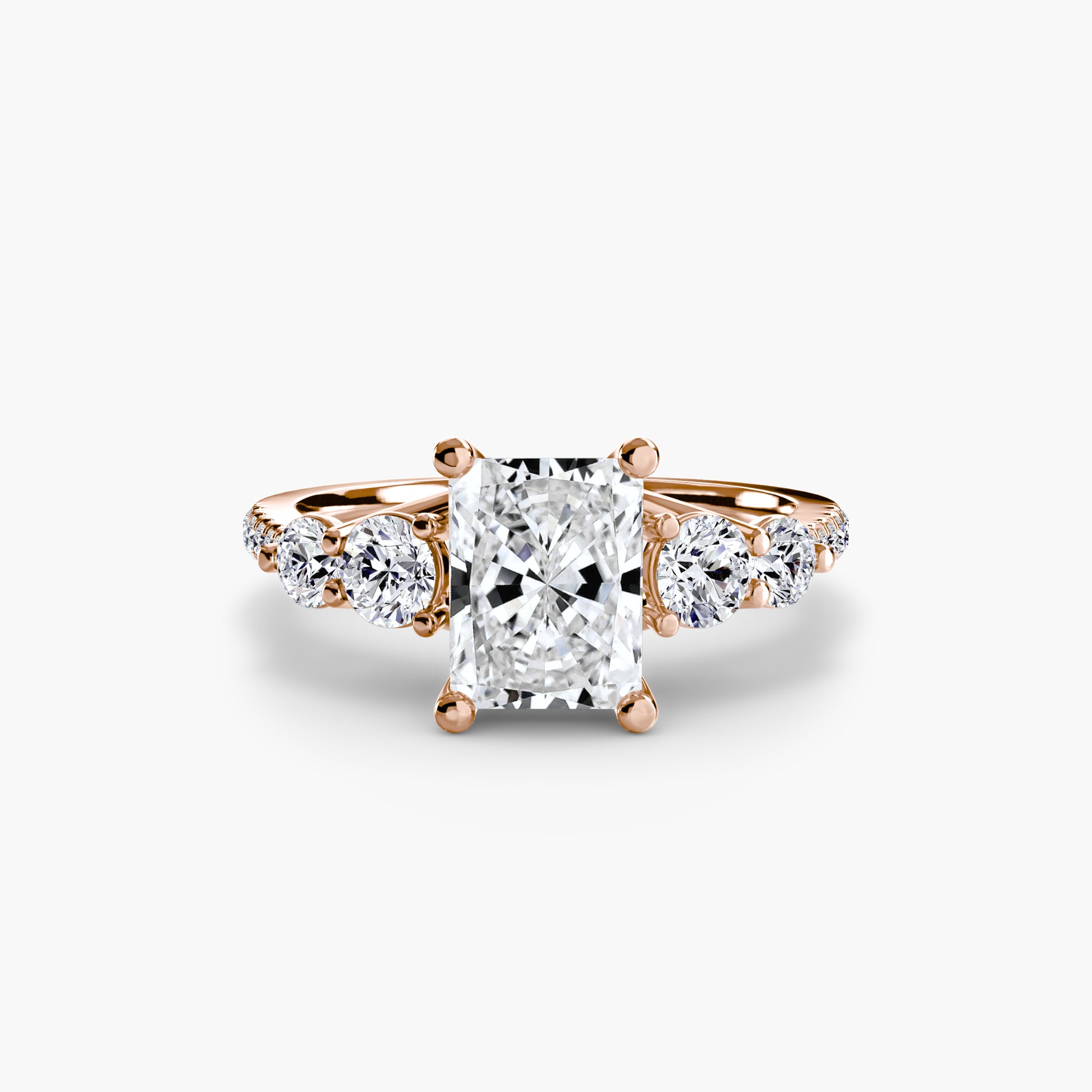 Bague cinq pierres avec anneau pavé