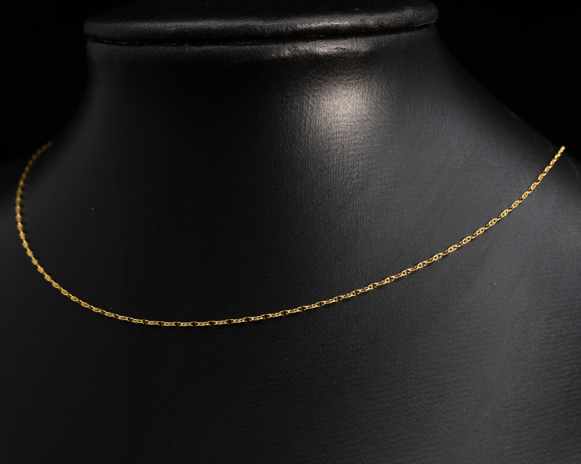 Chaîne fine en or 10k maille marine 1,2 mm