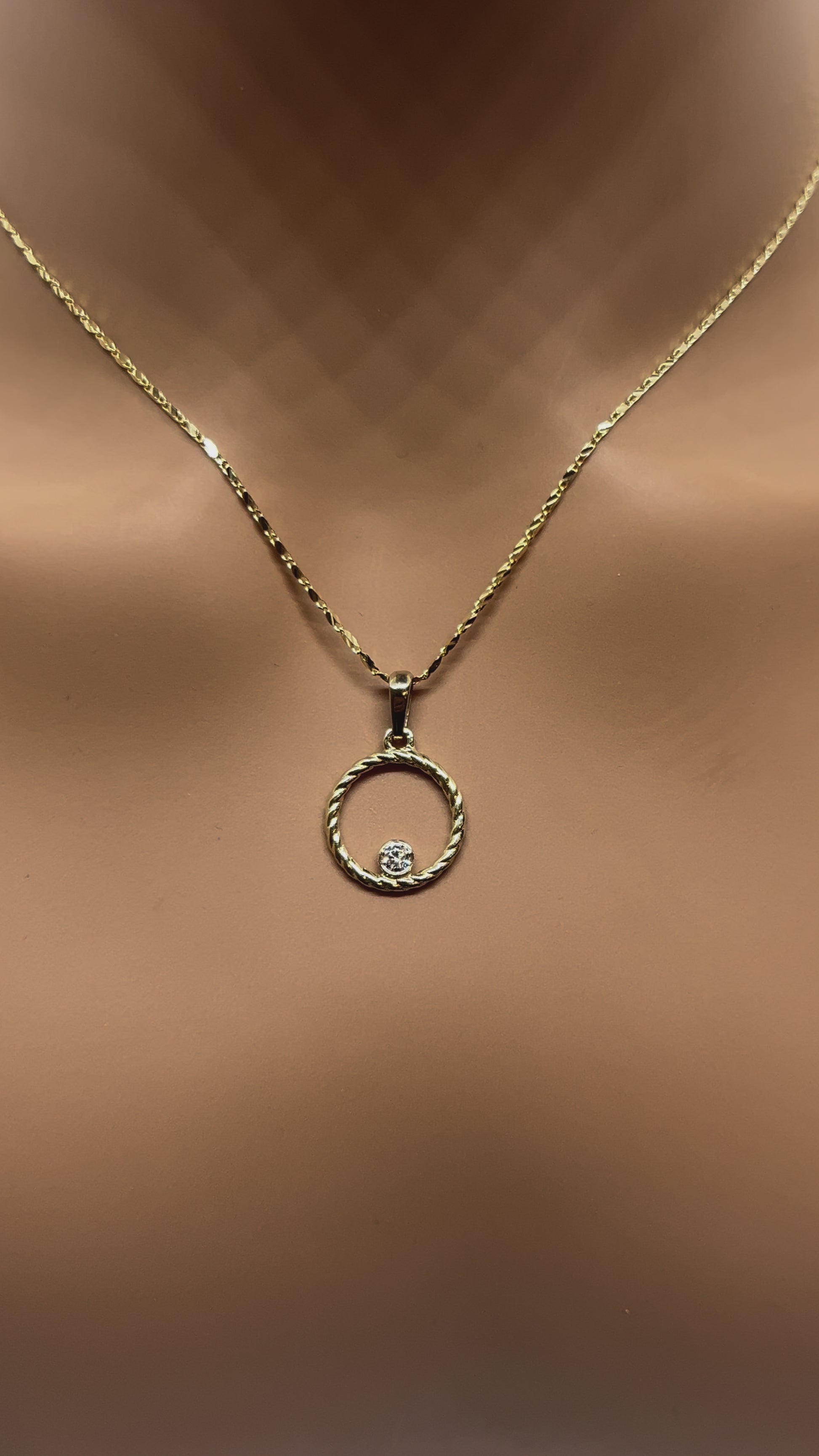 10k Gold Necklace Round pendant with Natural diamond