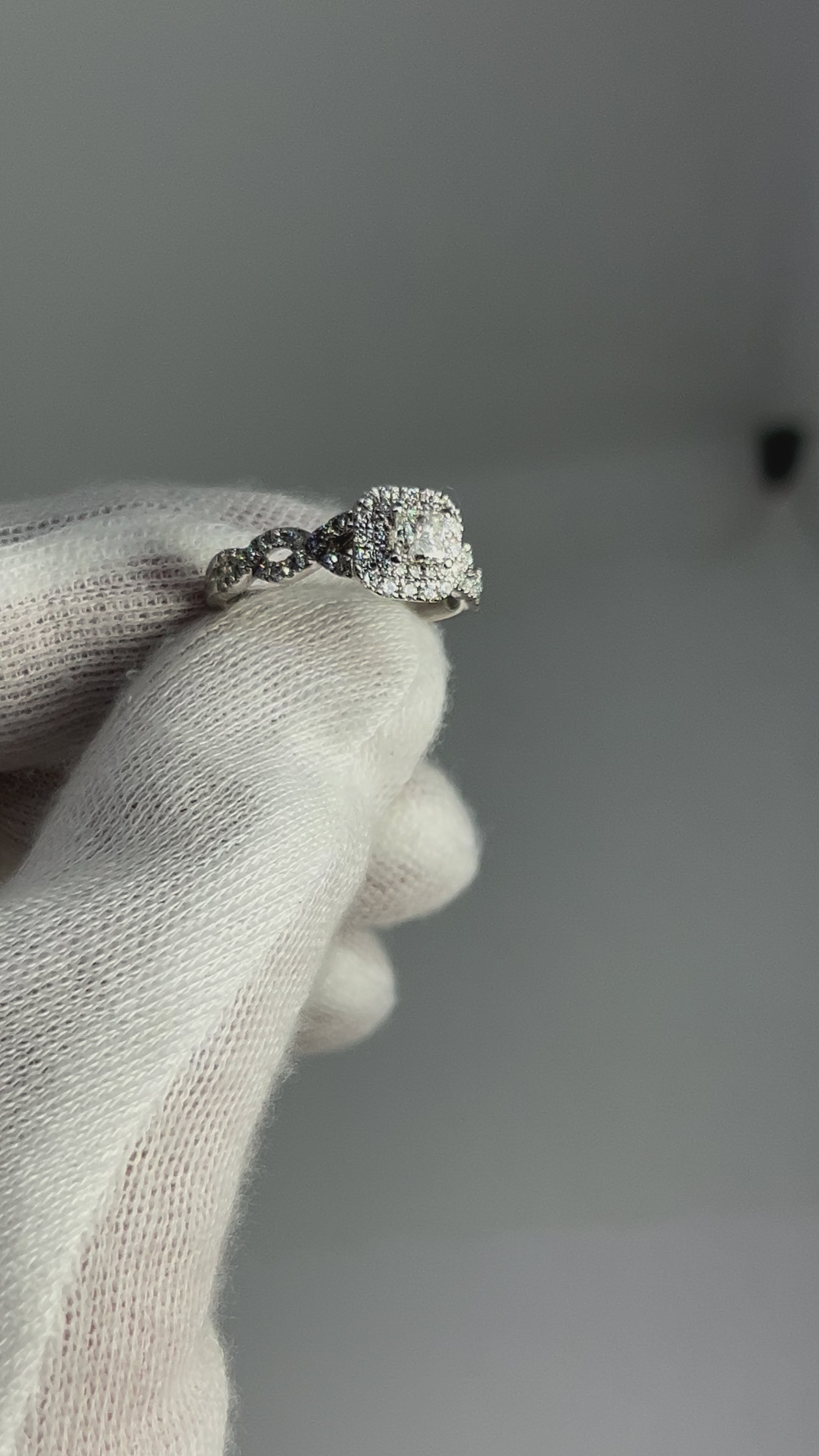 14k White Gold Engagement Ring with 1.25ct Natural diamonds