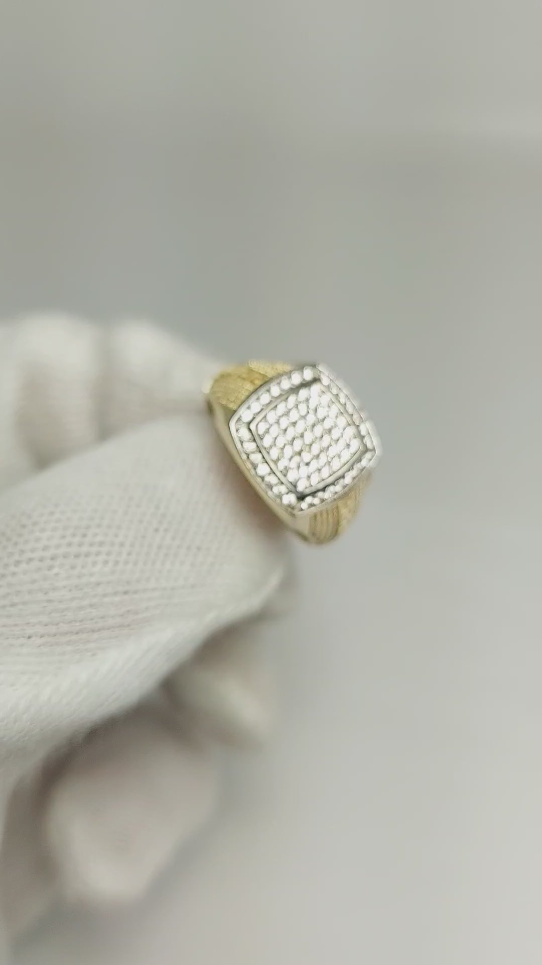 10k Gold Ring with Meander design and CZ