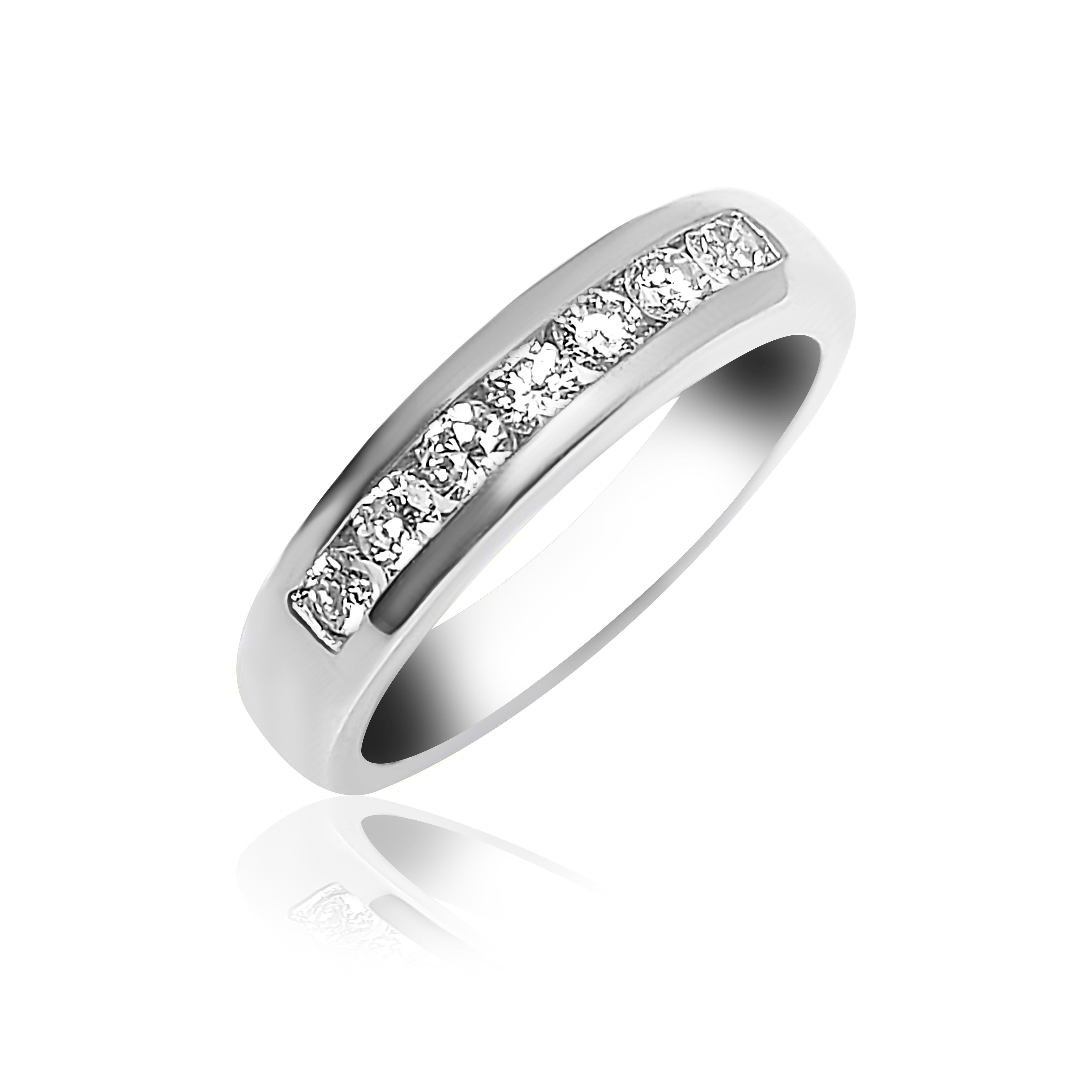 Bague de fiançailles avec sept diamants brillants ronds sertis clos