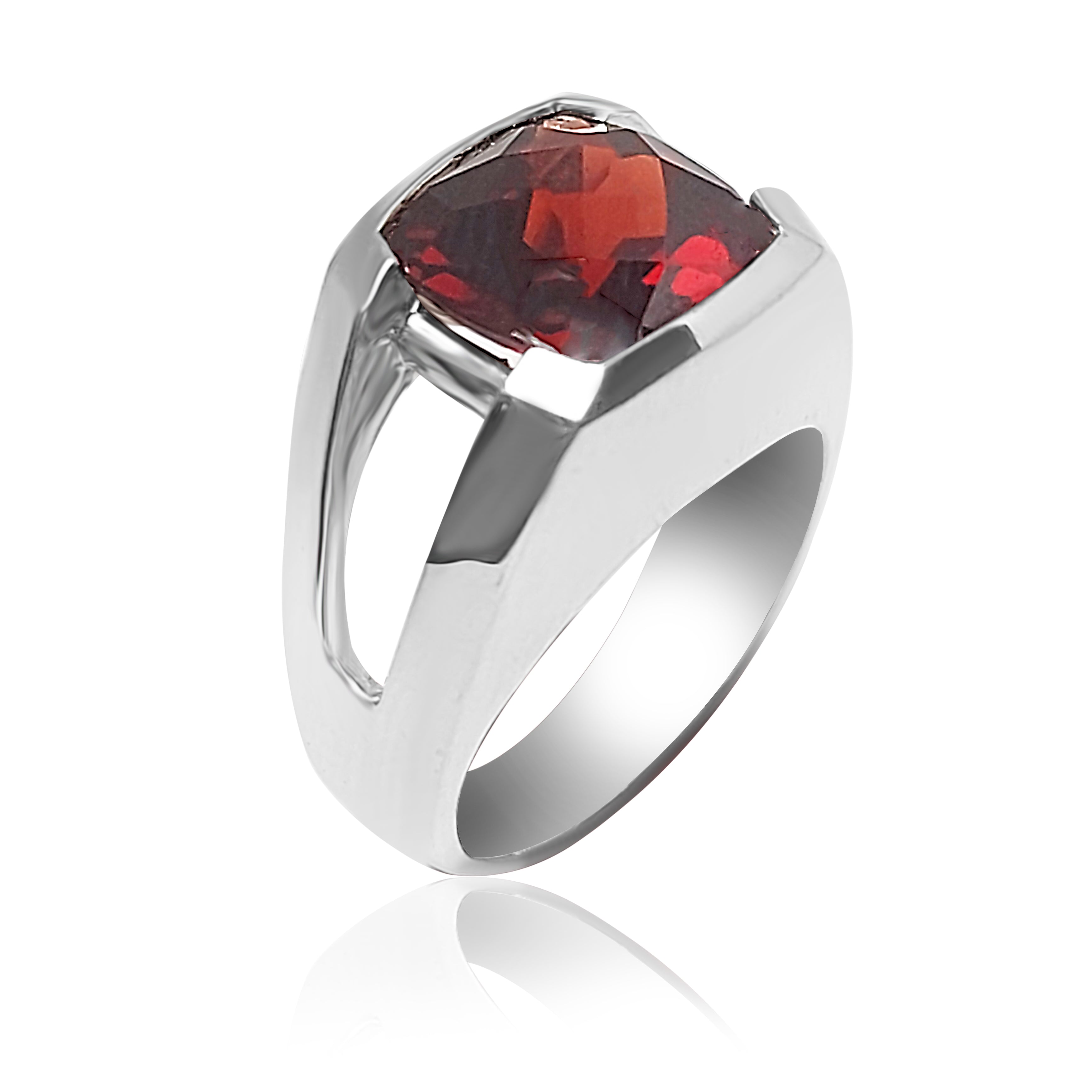 Bague de naissance avec pierre de grenat