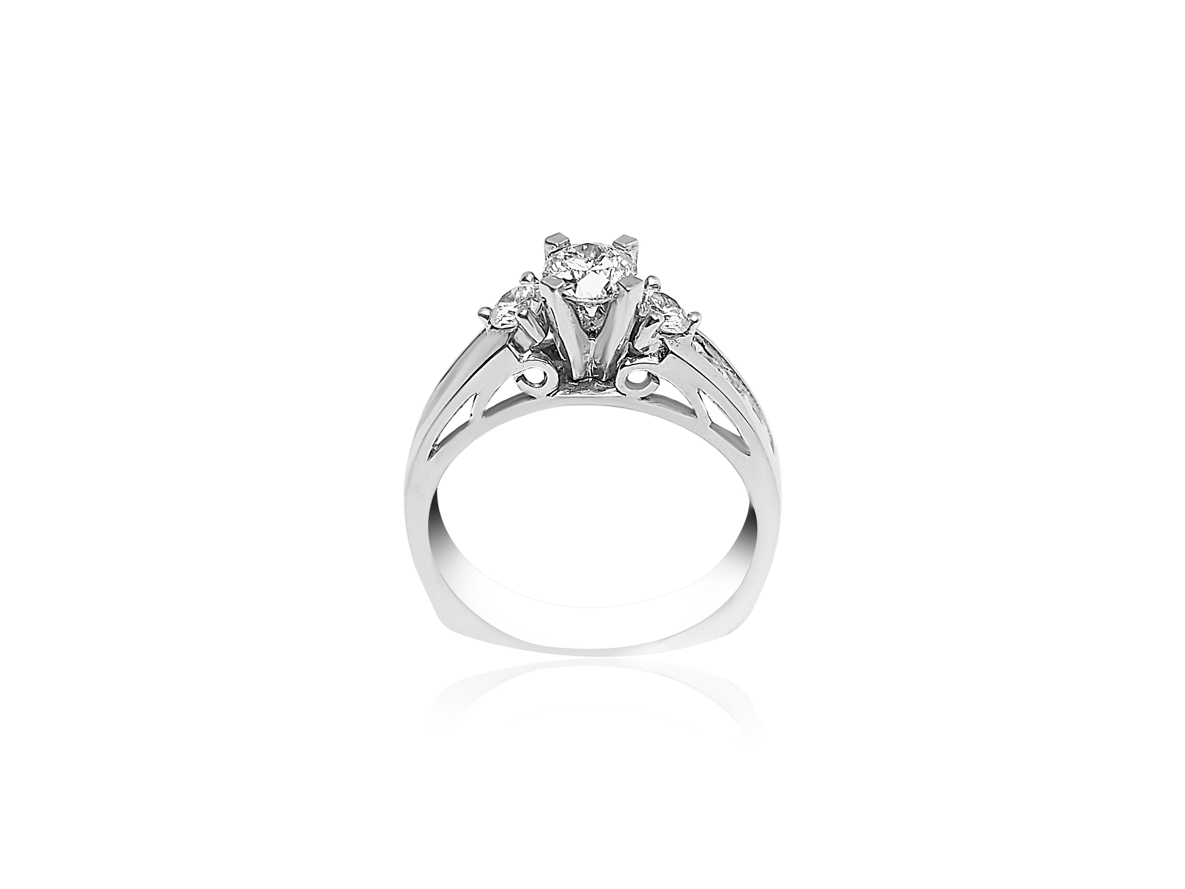 Vintage design Engagement Ring with diamonds