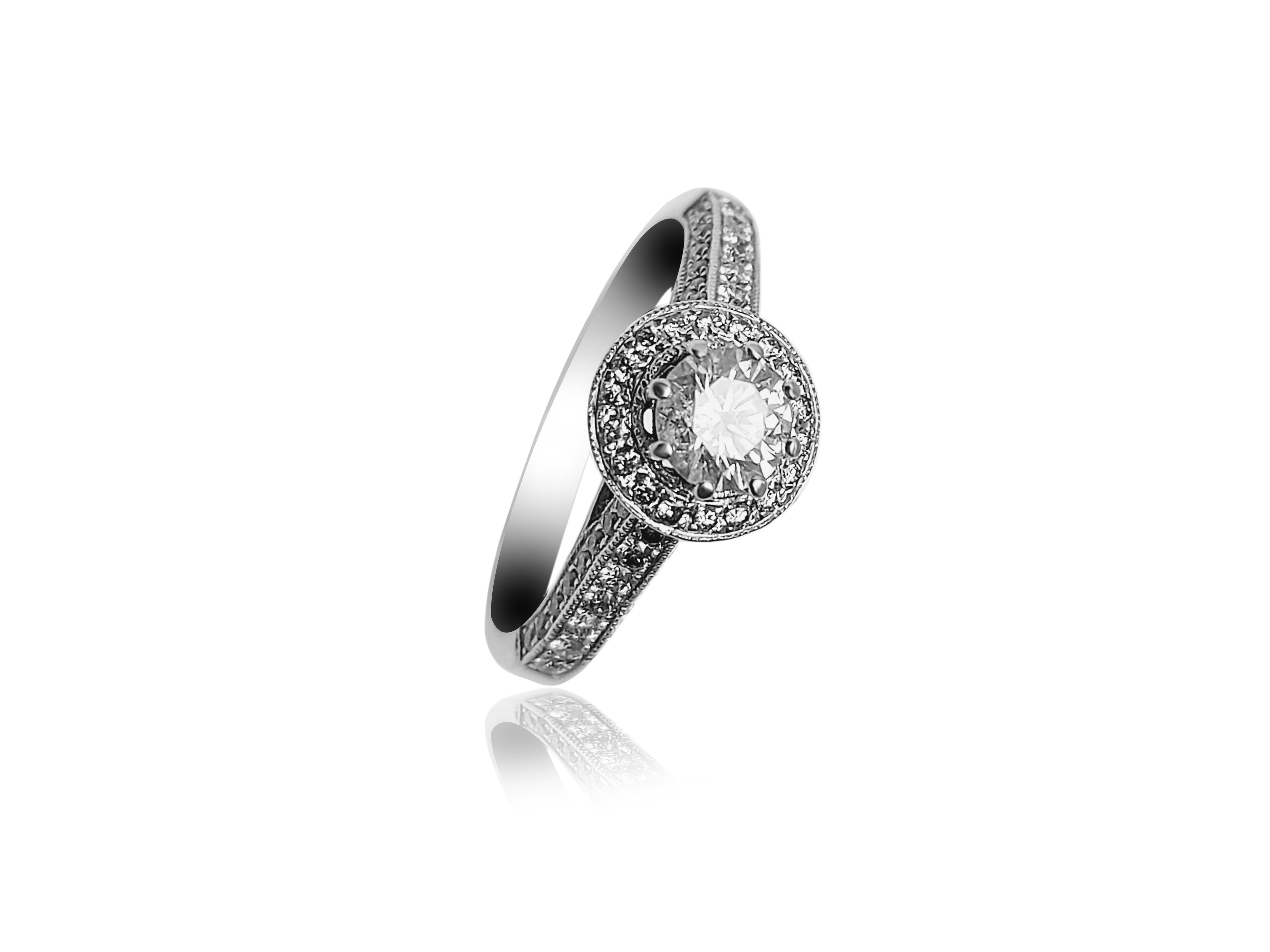 Bague de fiançailles auréole avec diamant central de 0,45 carat