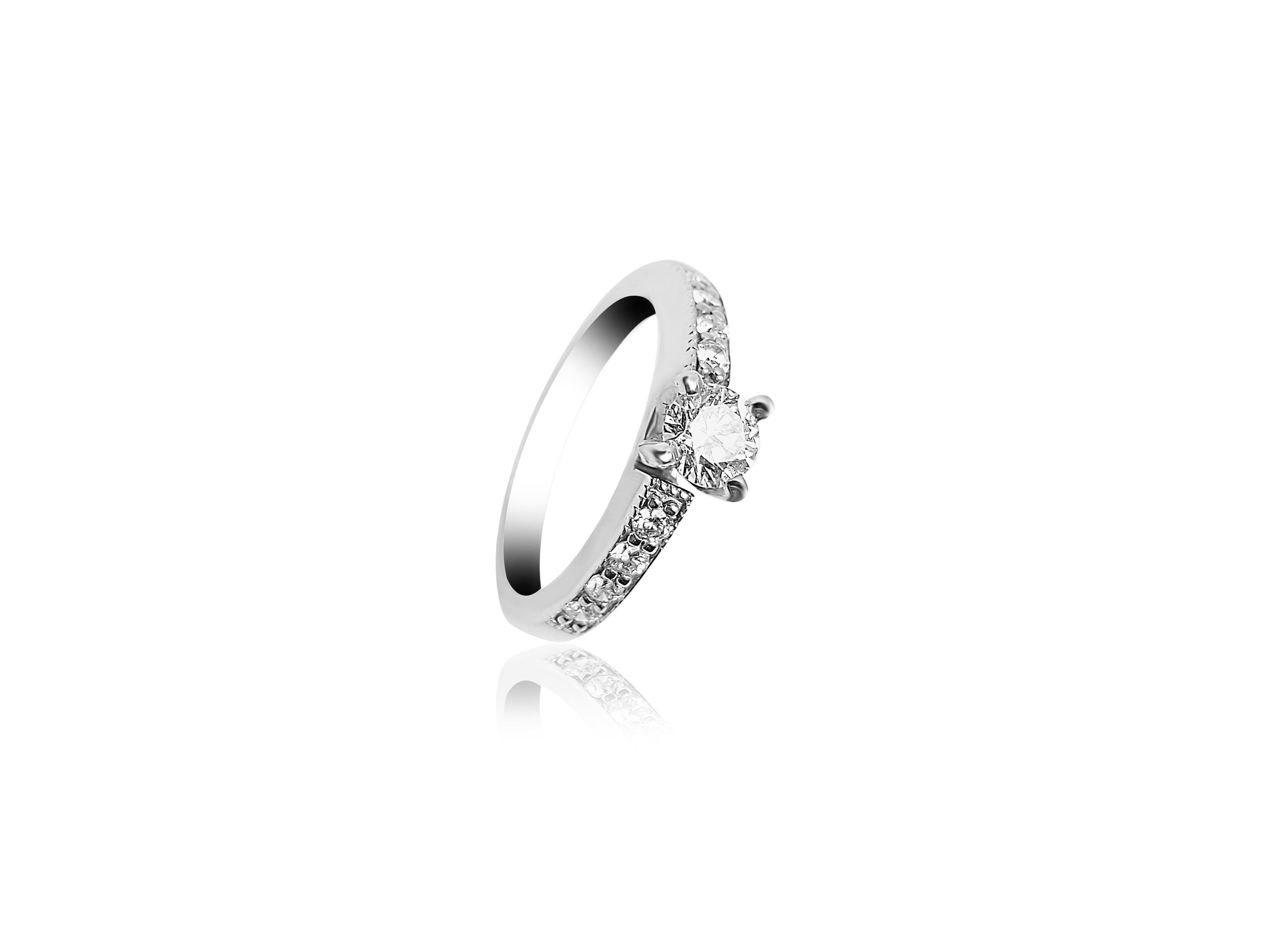 Bague de fiançailles pavée avec diamant rond de 0,60 carat