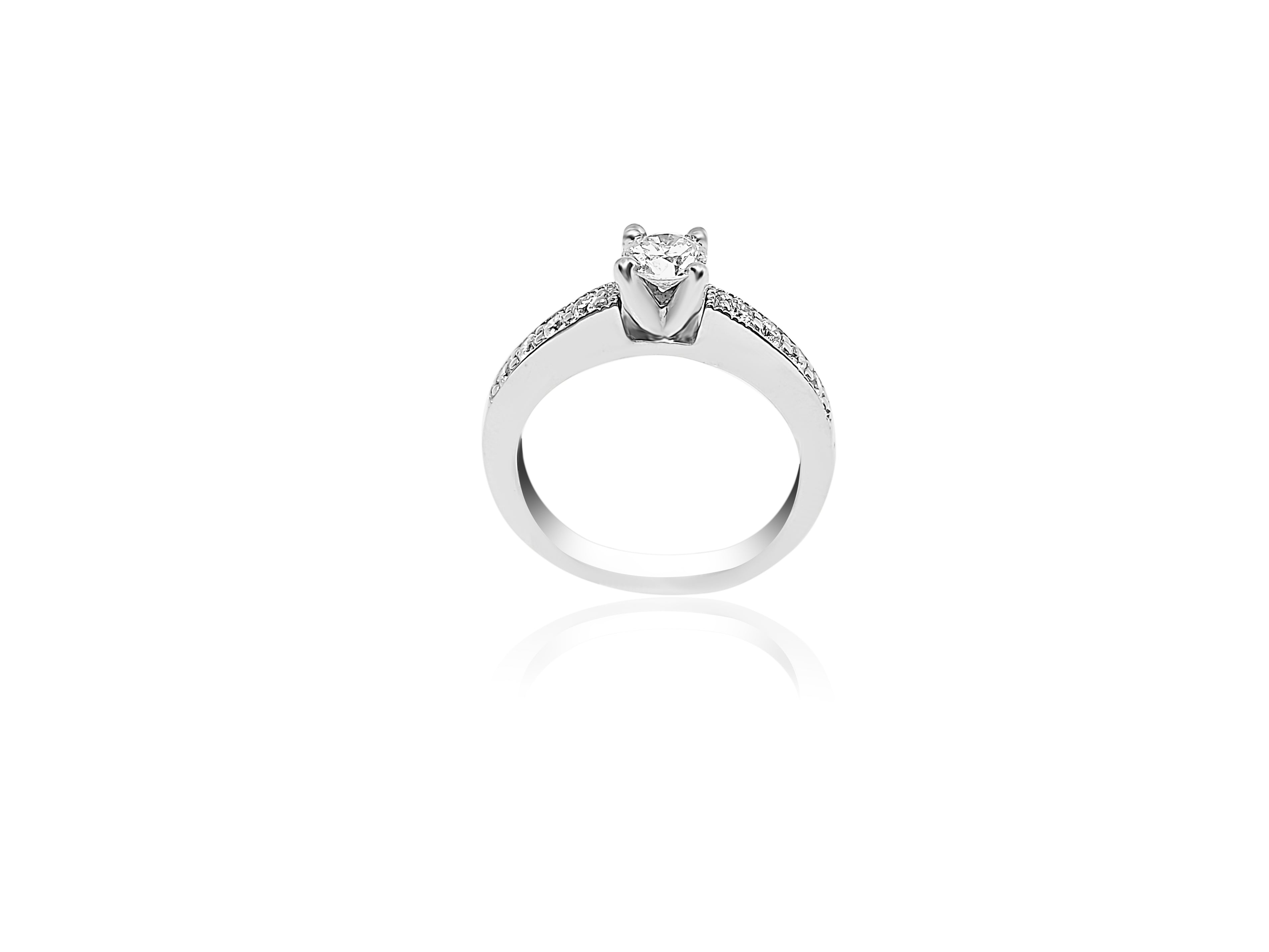 Pavé Engagement Ring with 0.60ct Round cut Diamond