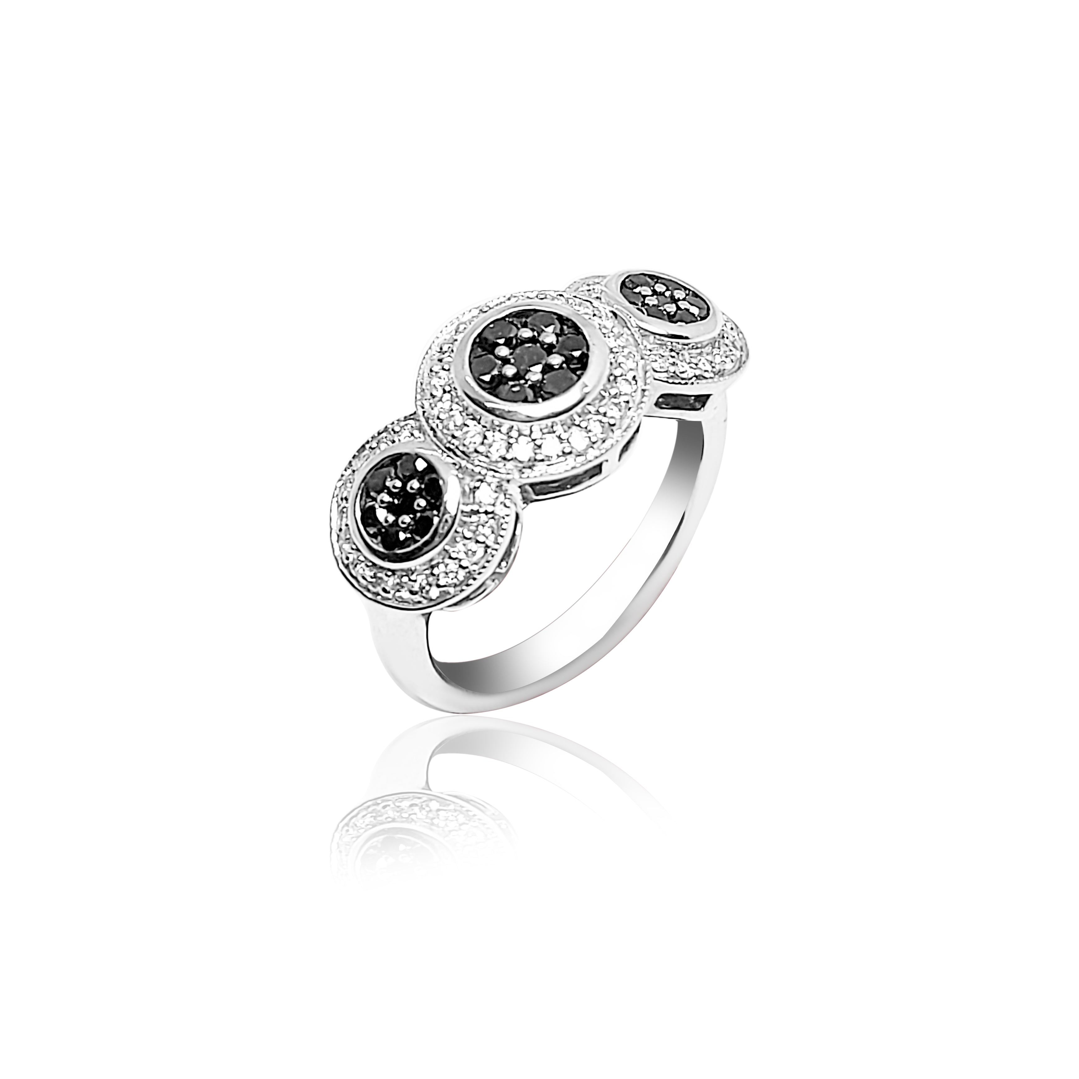 Bague de fiançailles en or blanc 14 carats, saphir 0,40 carat, diamants 0,50 carat