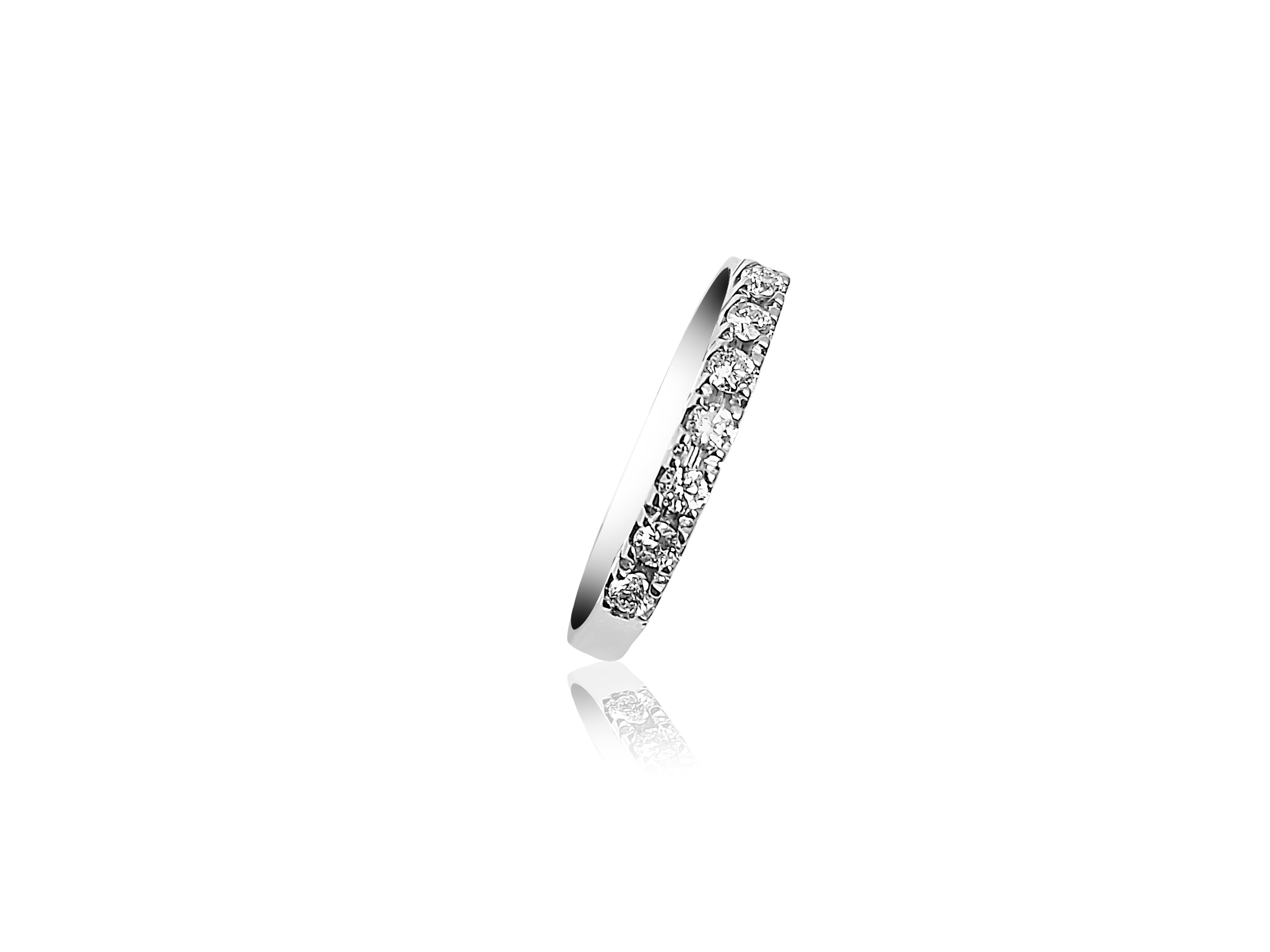 Bague de mariage avec sept diamants taille brillant ronds
