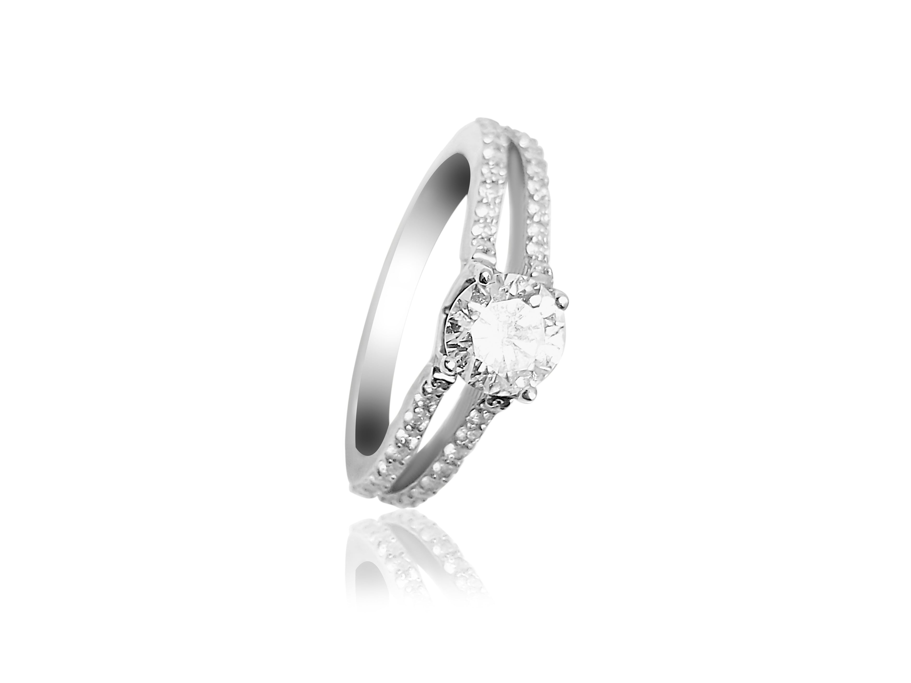 Bague de fiançailles pavée à corps divisé avec diamant rond de 0,65 ct