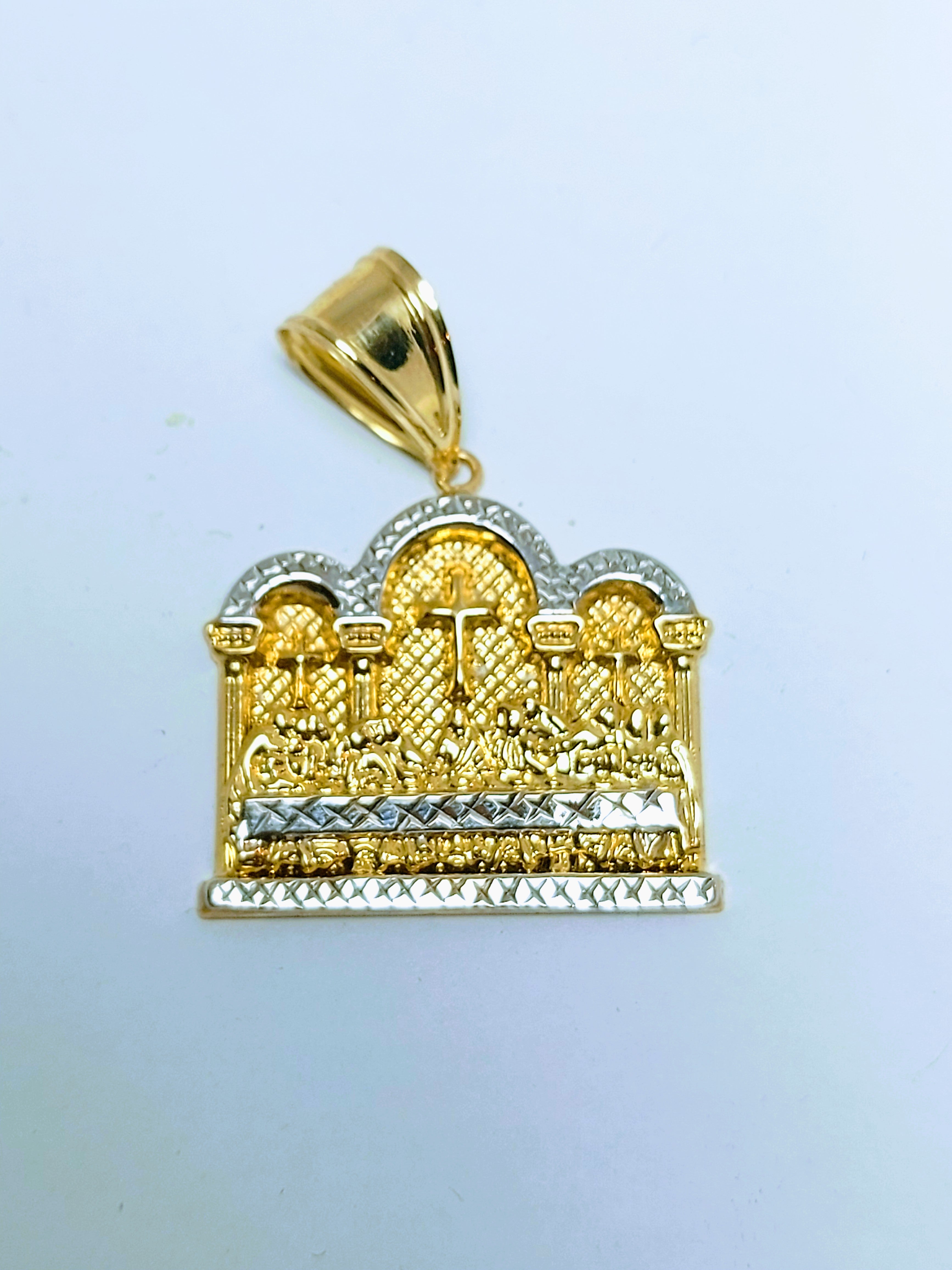 Pendentif or La Cène