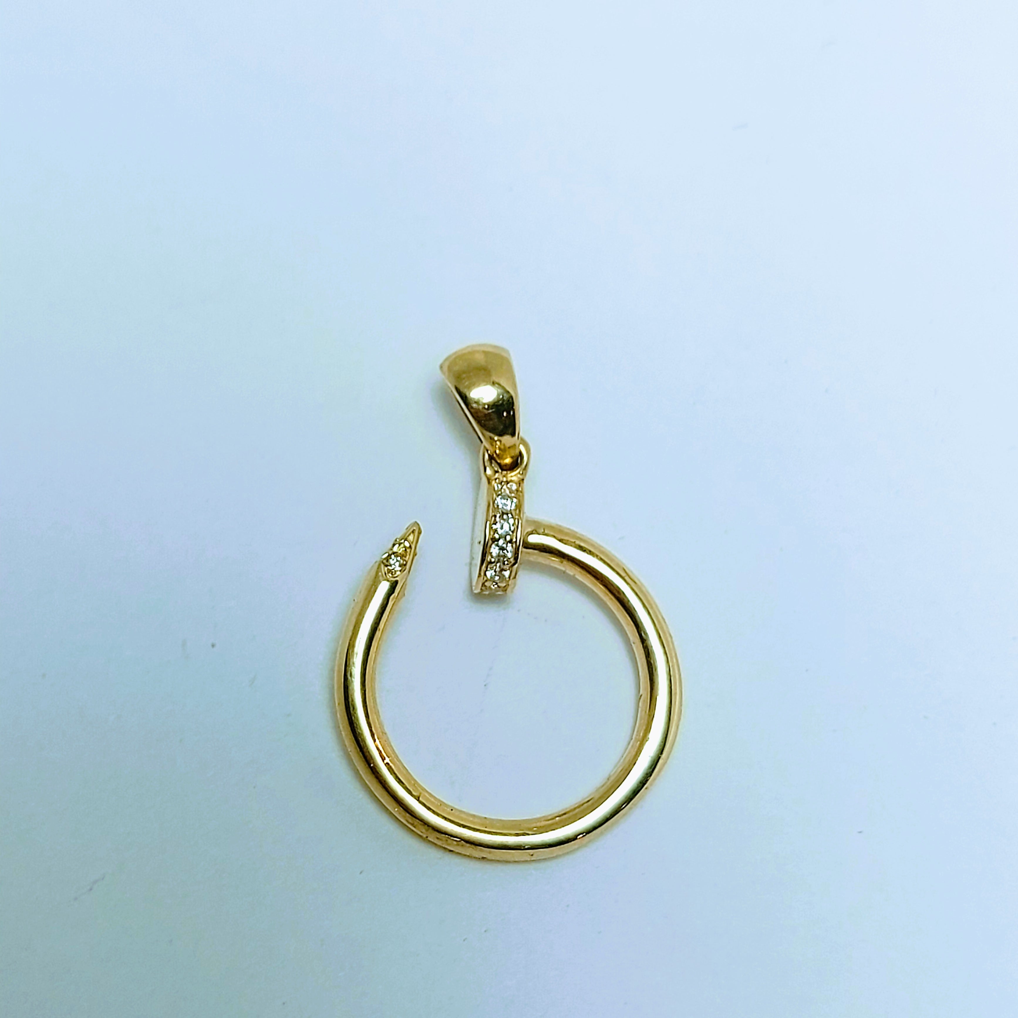 Clou pendant