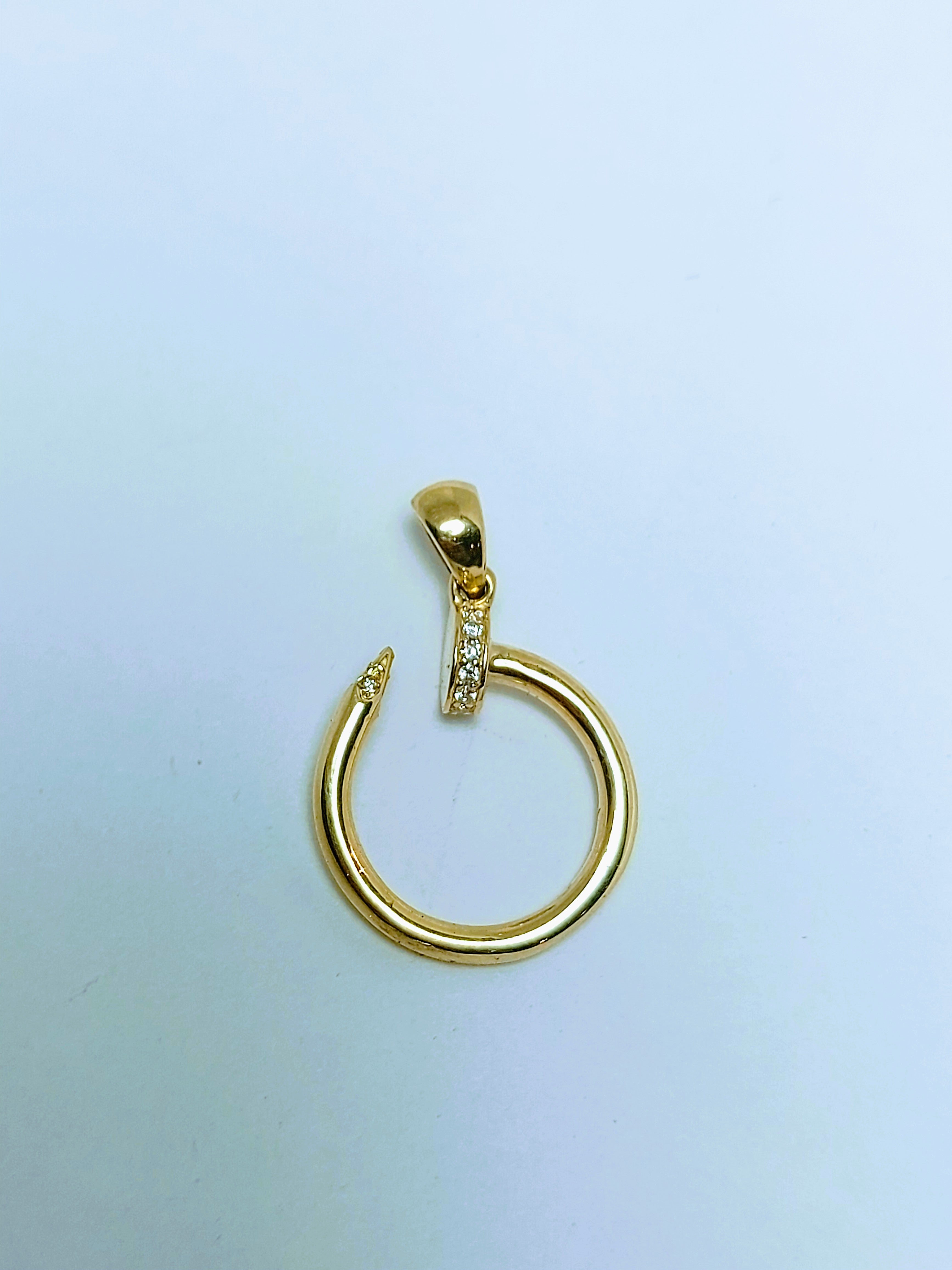 Clou pendant