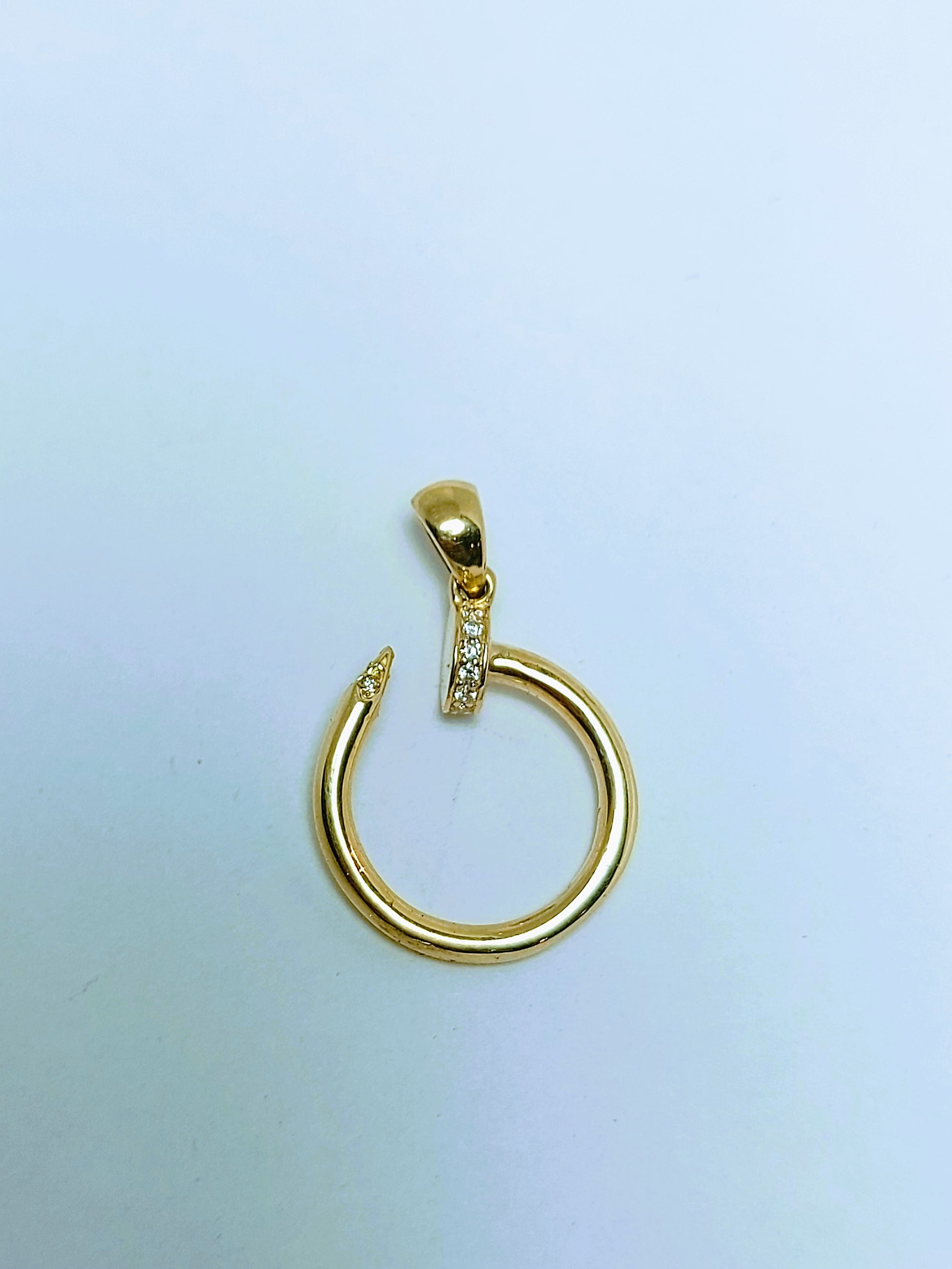Clou pendant
