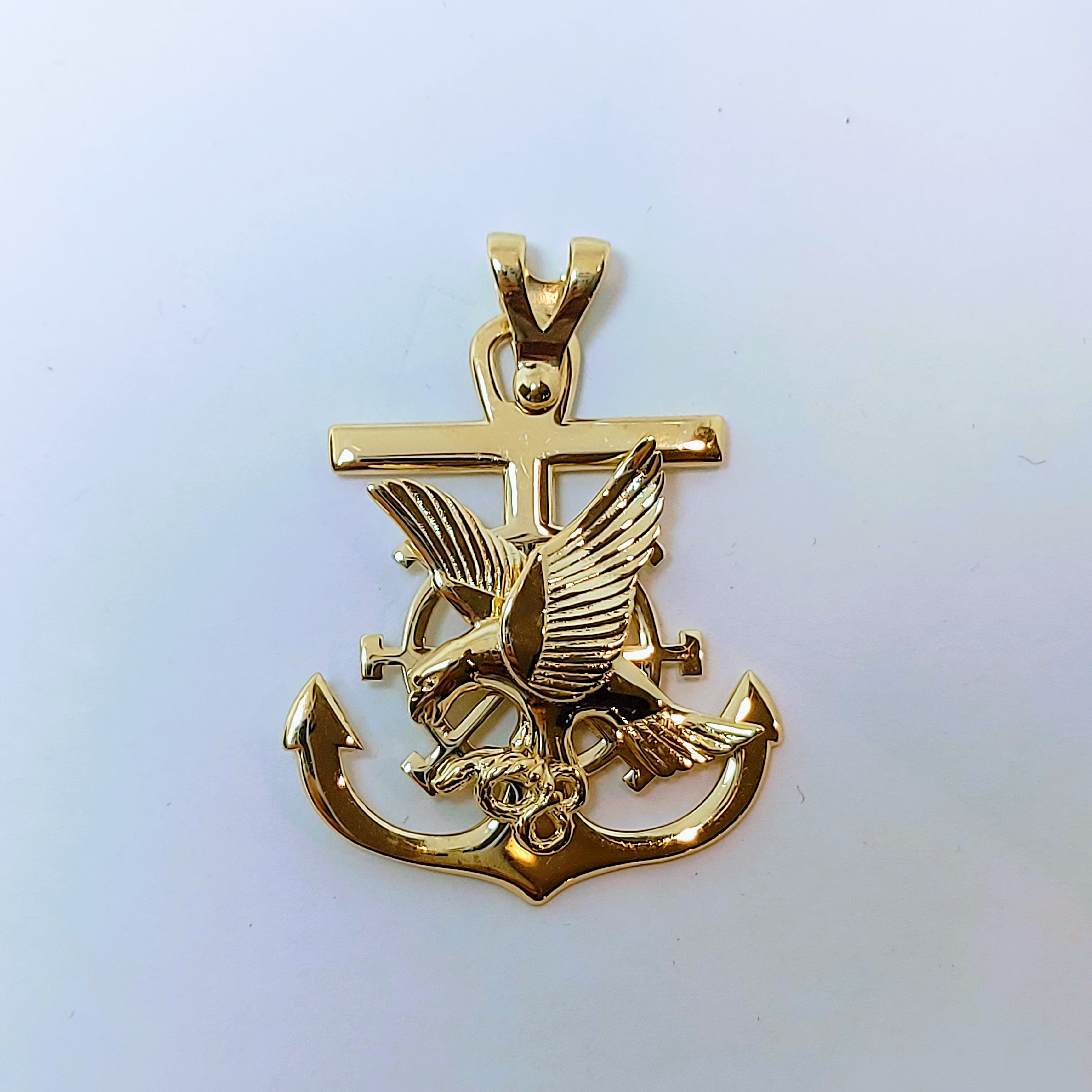 Pendentif croix ancre et faucon en or